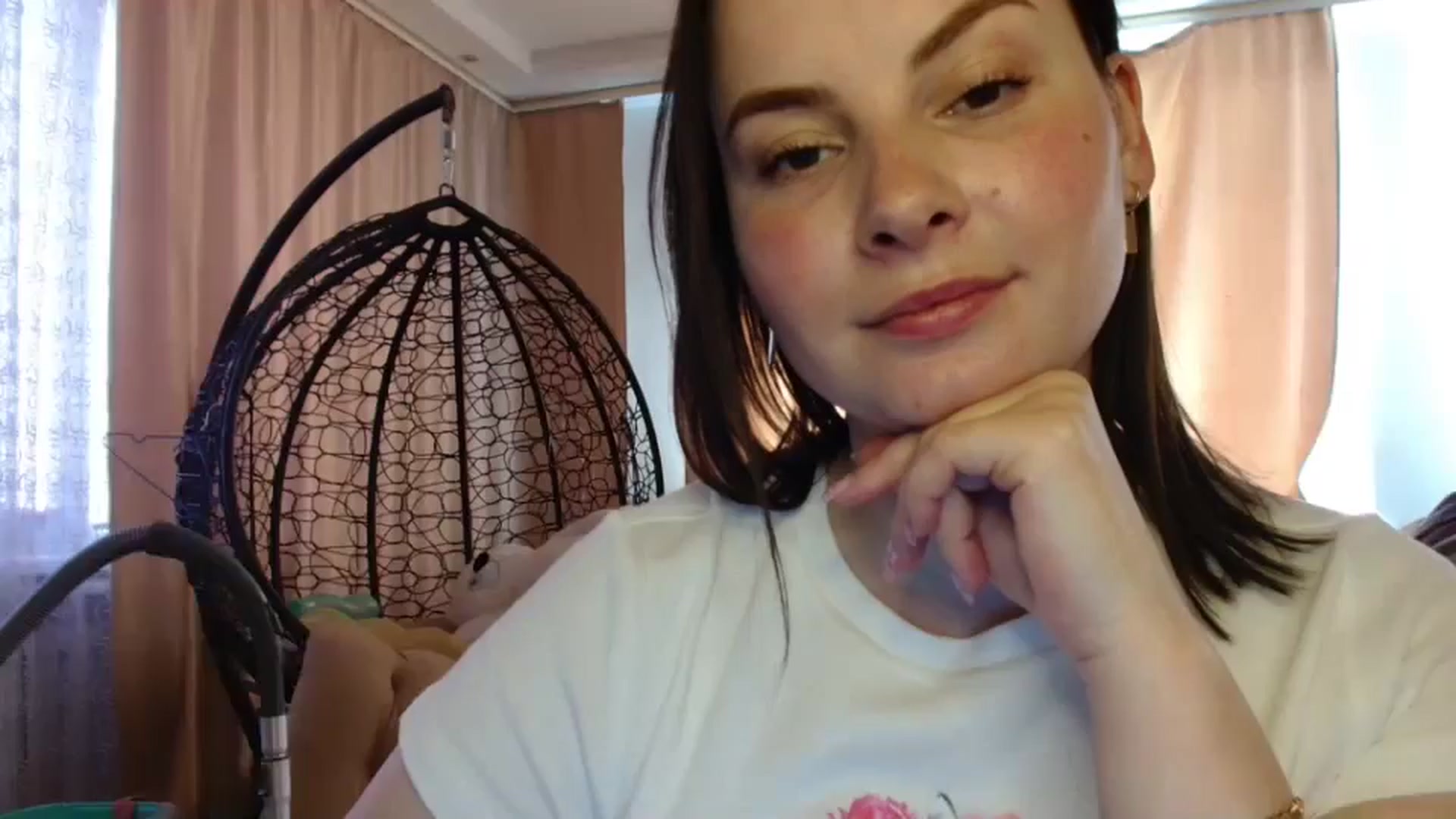 Gallery image thumbnail from MisssLove_is's myfreecams stream on, 04/21/2025, 14:18 image 13 of 20