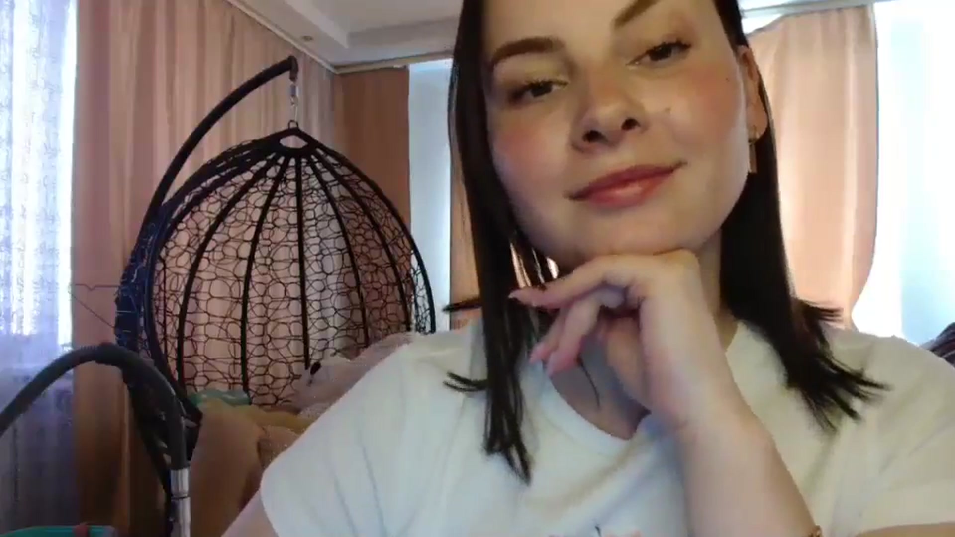 Gallery image thumbnail from MisssLove_is's myfreecams stream on, 04/21/2025, 14:18 image 14 of 20