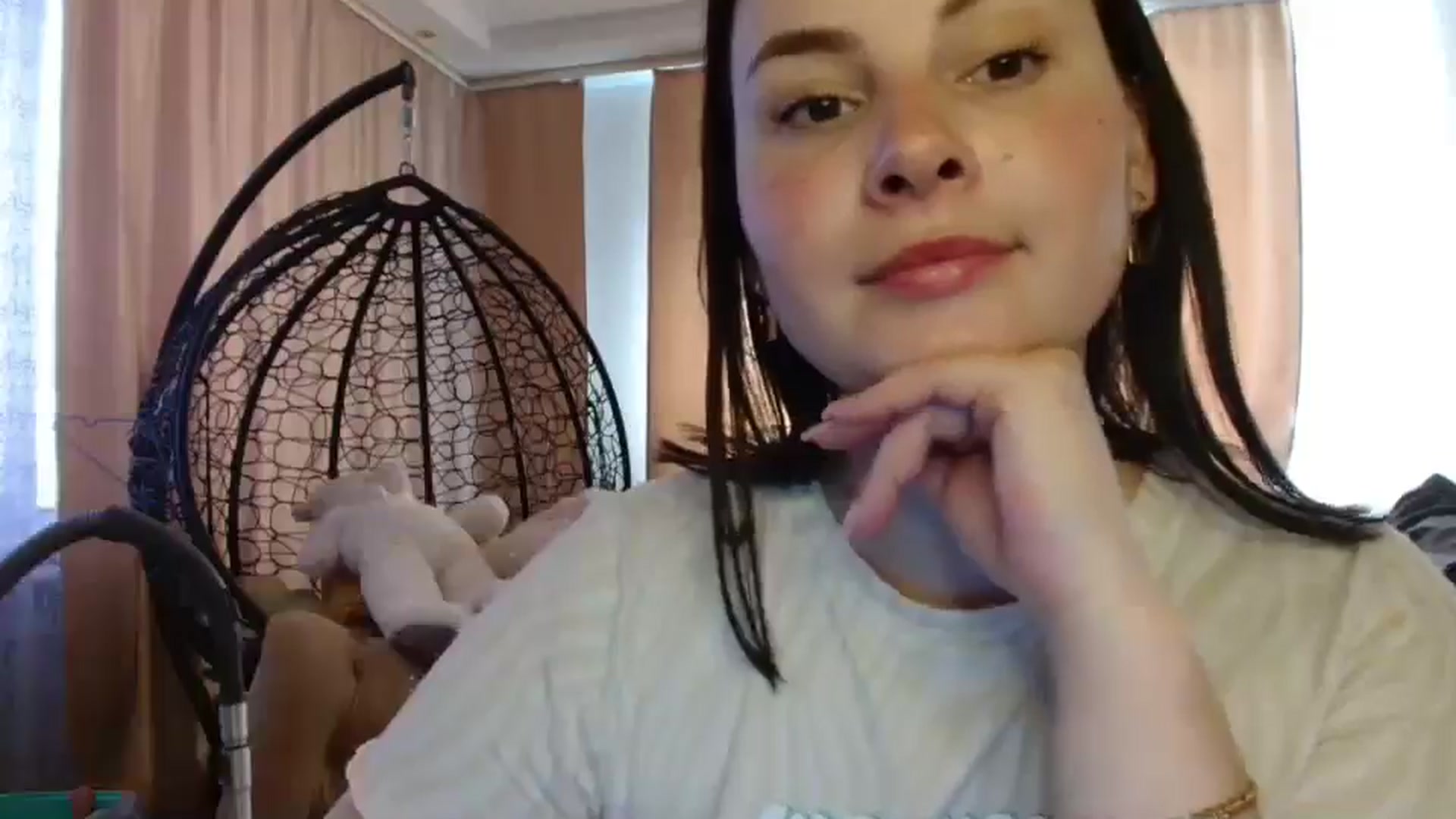 Gallery image thumbnail from MisssLove_is's myfreecams stream on, 04/22/2025, 14:12 image 7 of 20