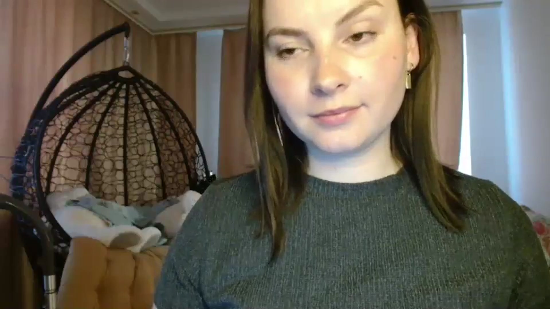 Gallery image thumbnail from MisssLove_is's myfreecams stream on, 05/04/2025, 17:13 image 18 of 20