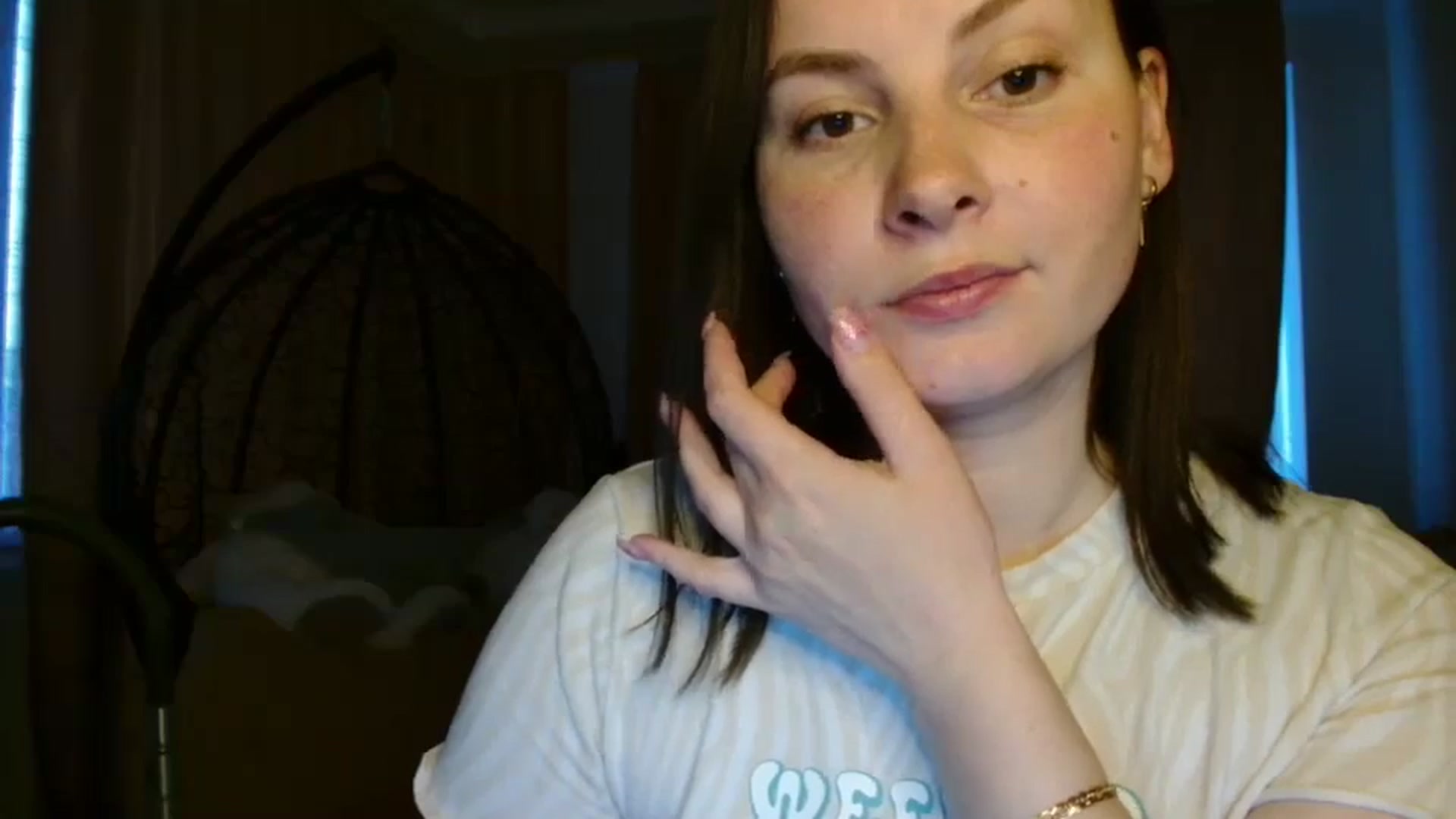 Gallery image thumbnail from MisssLove_is's myfreecams stream on, 05/05/2025, 17:37 image 12 of 20