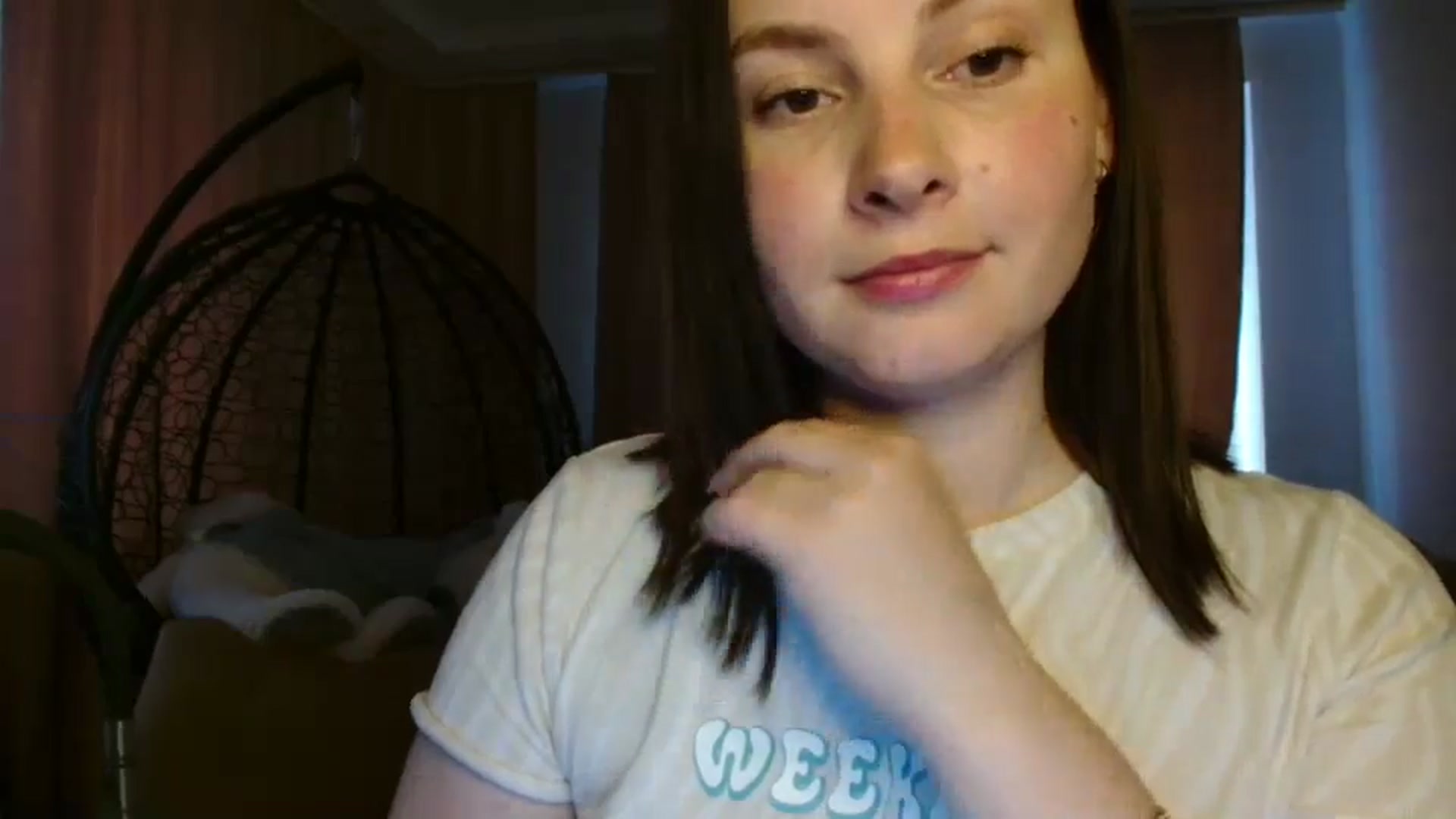 Gallery image thumbnail from MisssLove_is's myfreecams stream on, 05/06/2025, 16:15 image 18 of 20