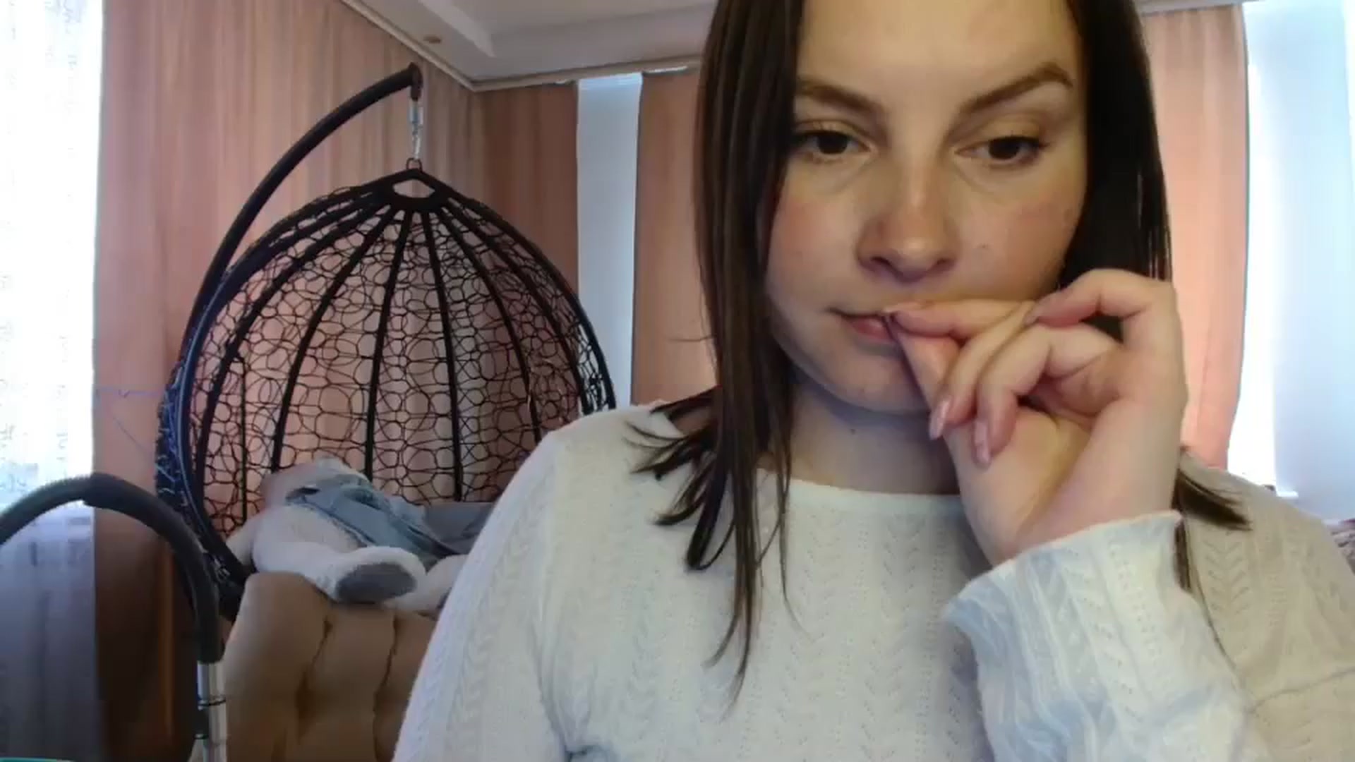 Gallery image thumbnail from MisssLove_is's myfreecams stream on, 05/08/2025, 12:37 image 16 of 20