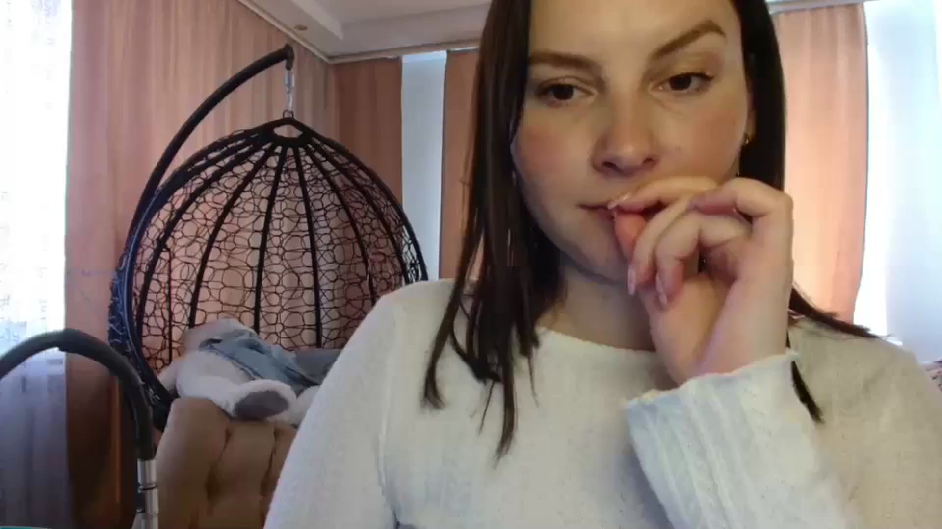 Gallery image thumbnail from MisssLove_is's myfreecams stream on, 05/08/2025, 12:37 image 12 of 20
