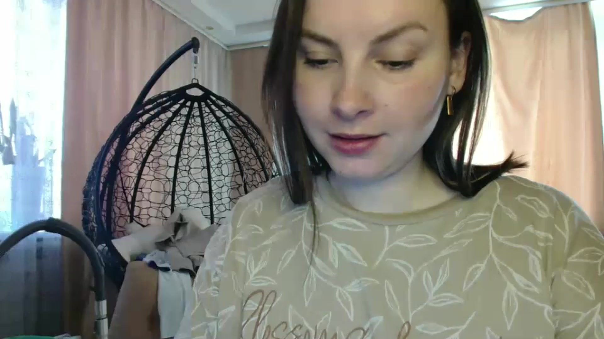 Gallery image thumbnail from MisssLove_is's myfreecams stream on, 06/02/2025, 14:51 image 6 of 20