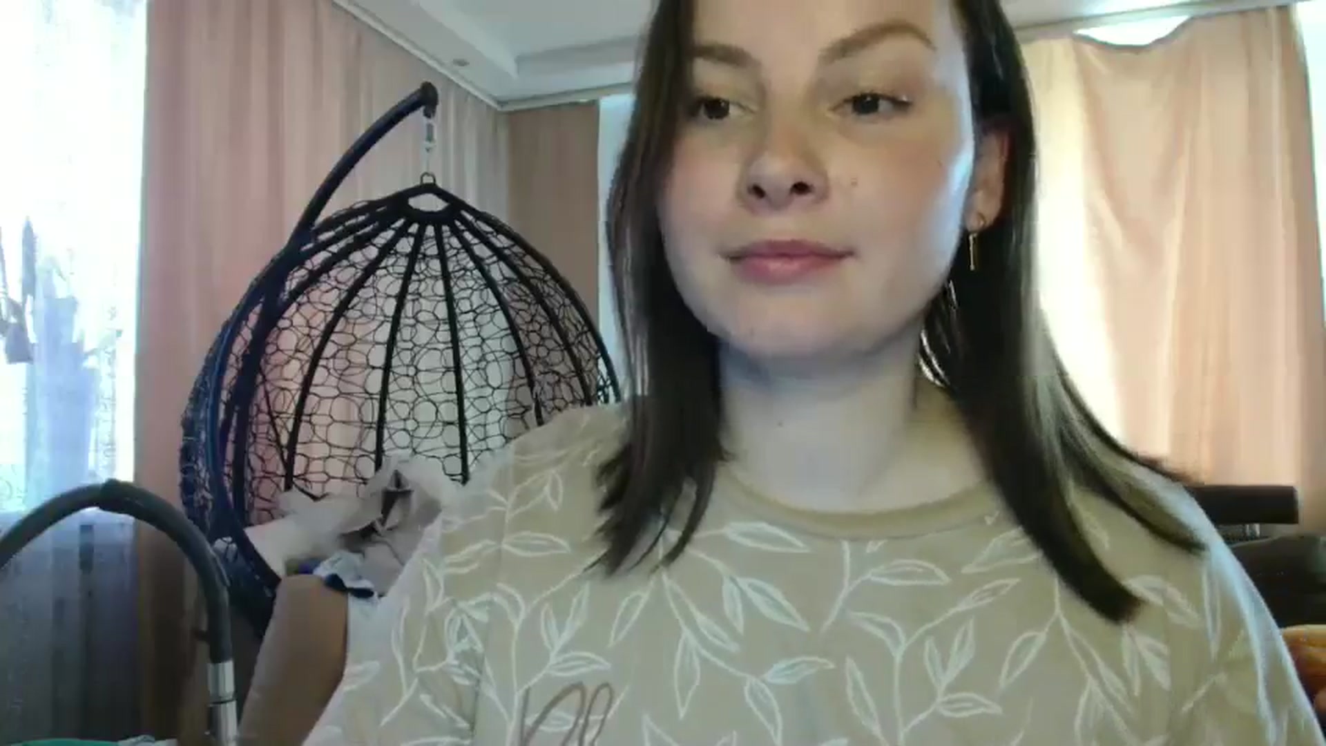 Gallery image thumbnail from MisssLove_is's myfreecams stream on, 06/02/2025, 14:51 image 14 of 20