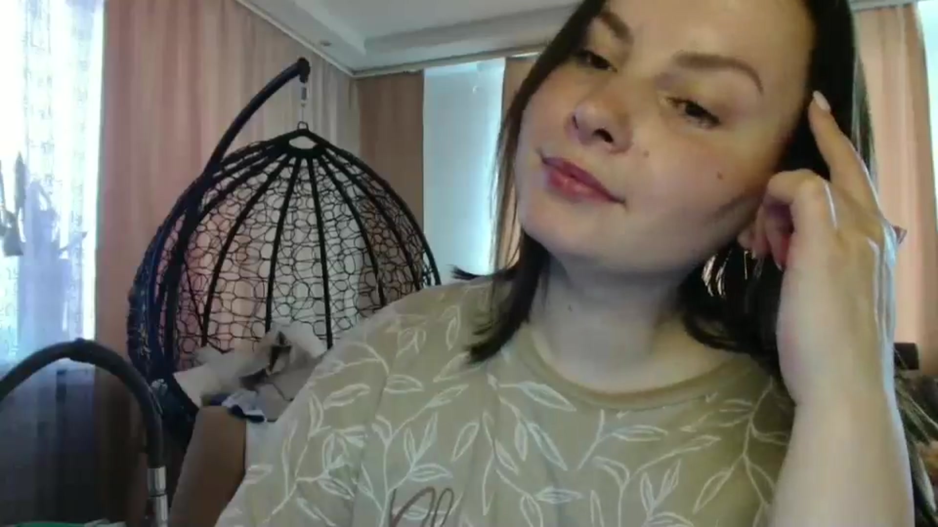 Gallery image thumbnail from MisssLove_is's myfreecams stream on, 06/02/2025, 14:51 image 17 of 20