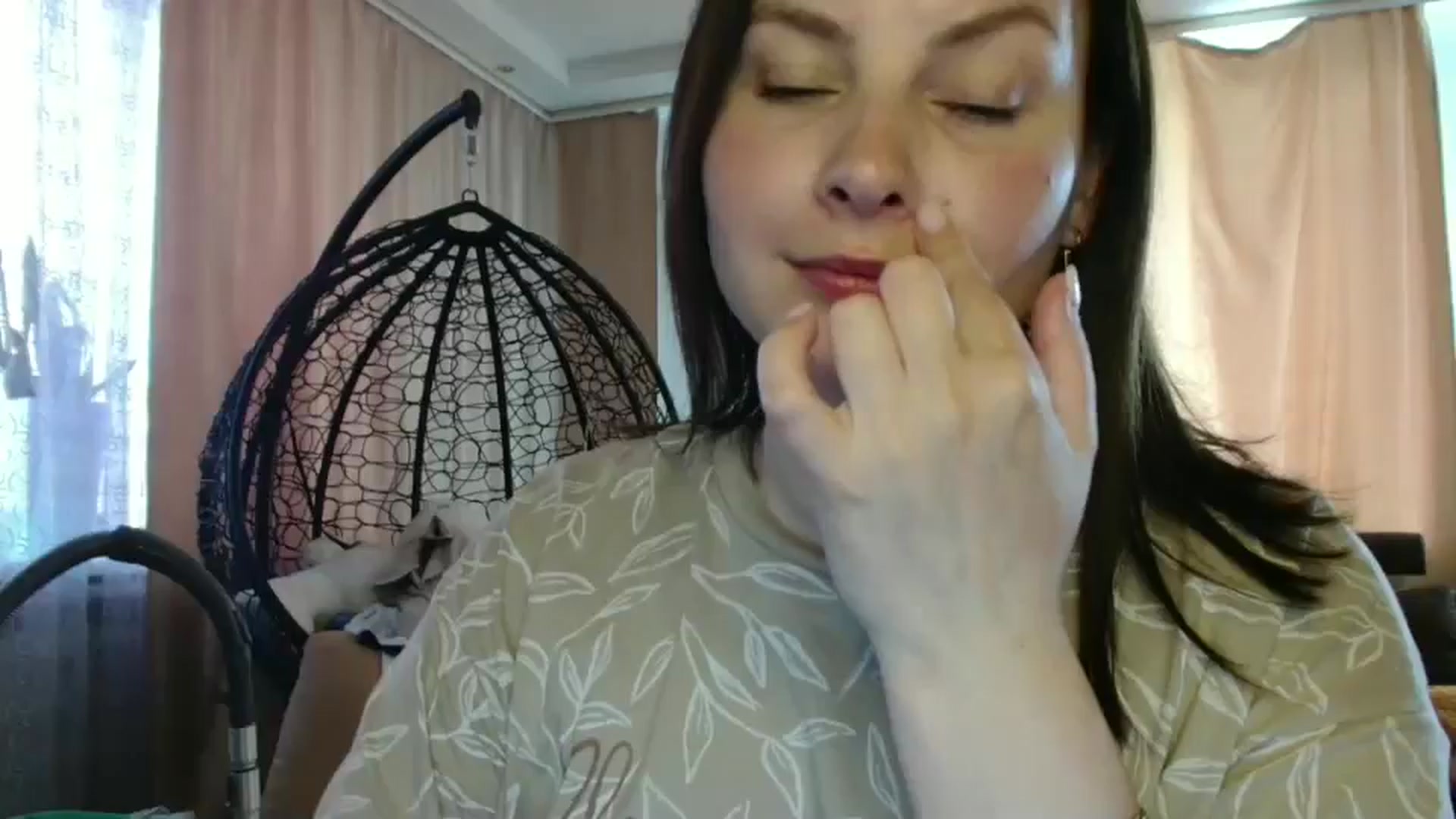 Gallery image thumbnail from MisssLove_is's myfreecams stream on, 06/02/2025, 14:51 image 16 of 20