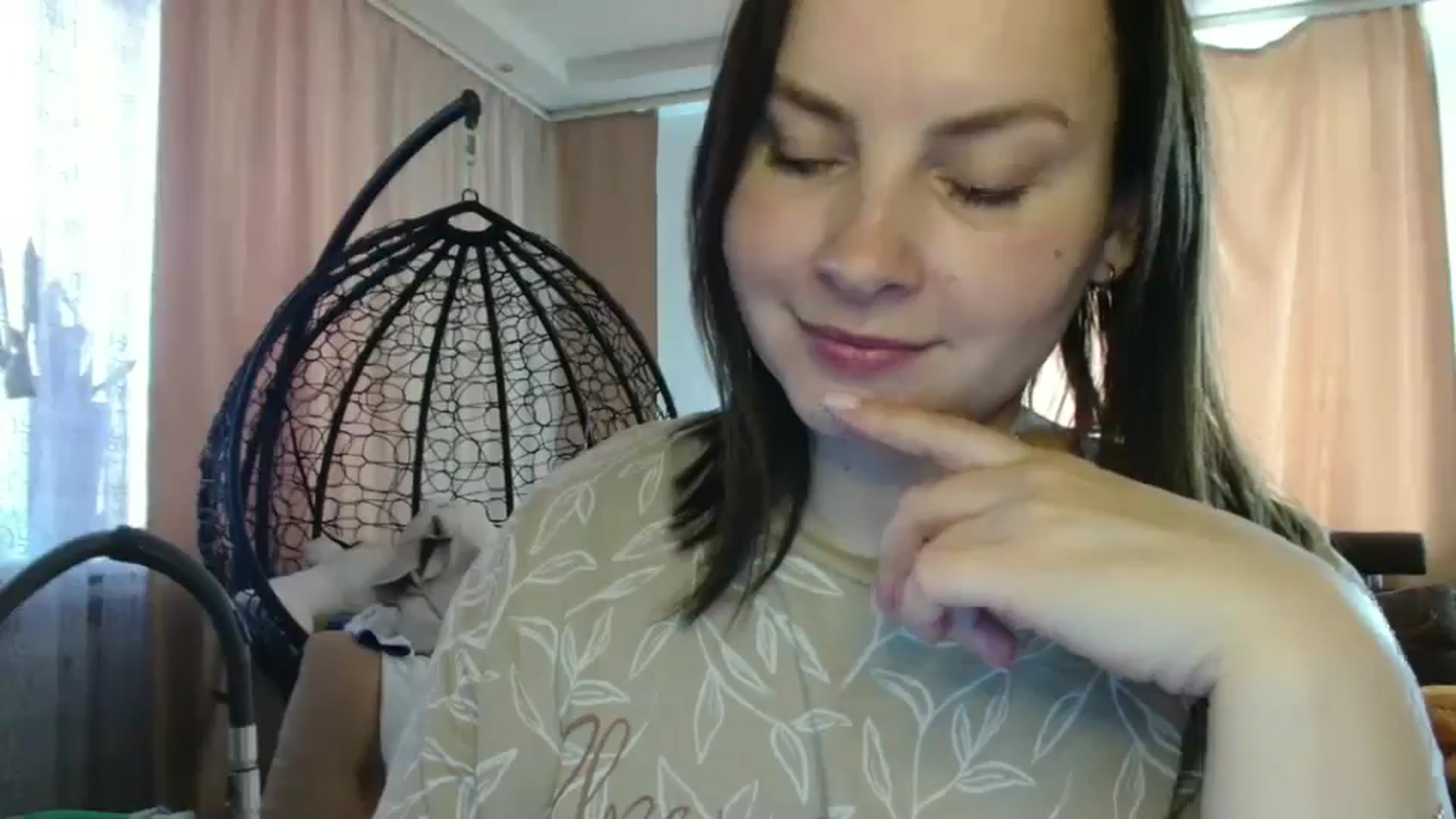 Gallery image thumbnail from MisssLove_is's myfreecams stream on, 06/02/2025, 14:51 image 8 of 20