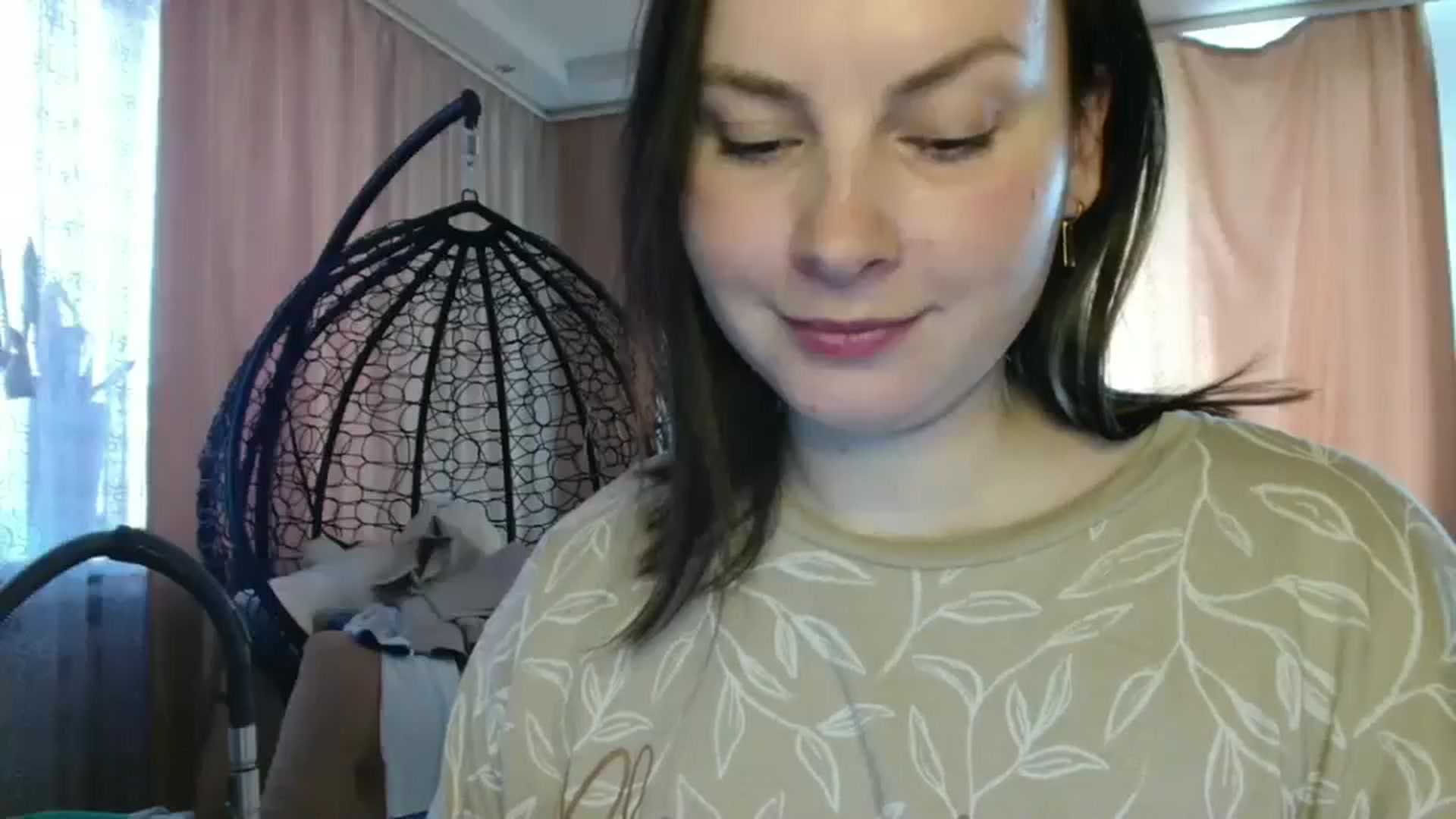 Gallery image thumbnail from MisssLove_is's myfreecams stream on, 06/02/2025, 14:51 image 2 of 20