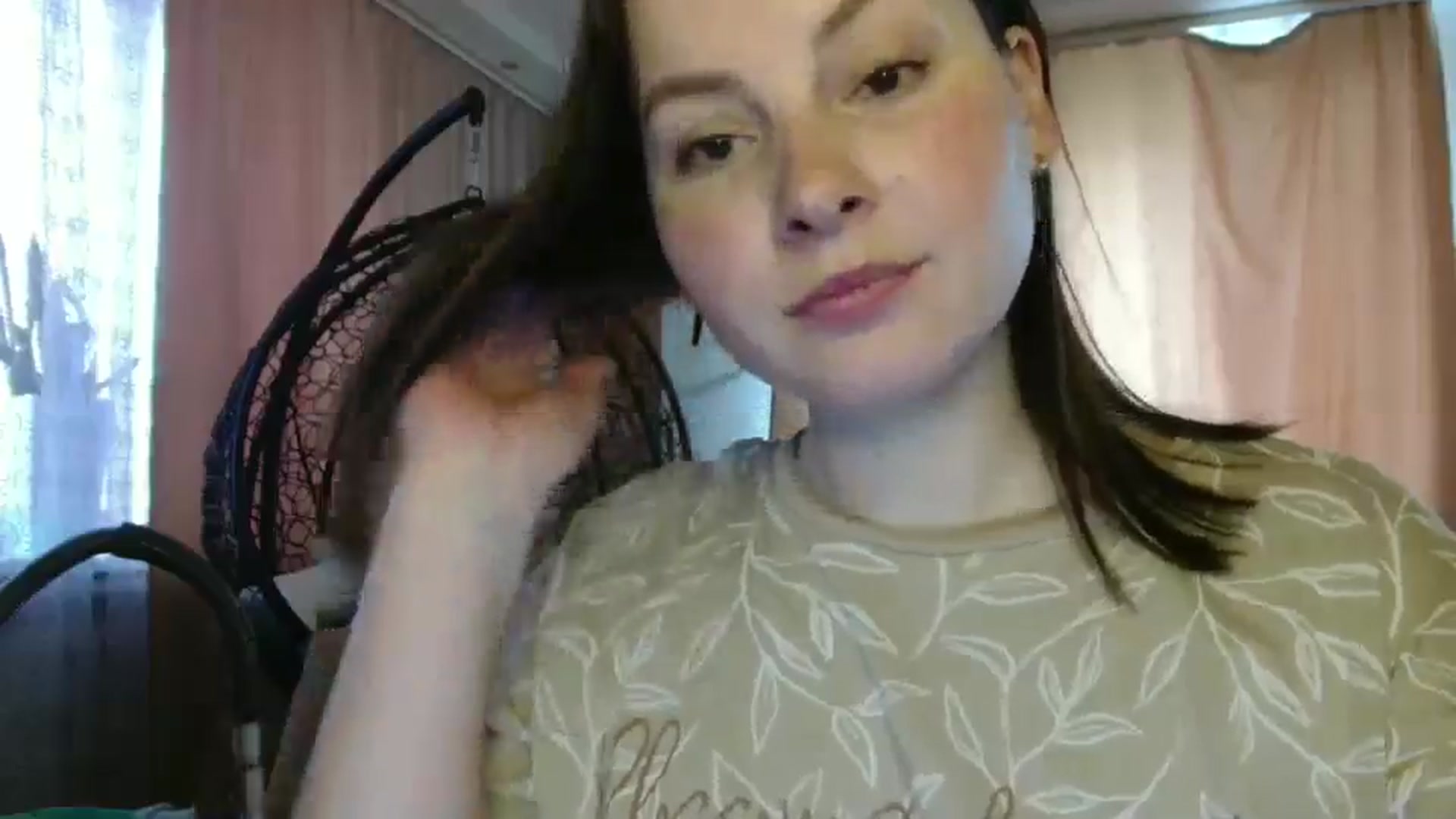 Gallery image thumbnail from MisssLove_is's myfreecams stream on, 06/02/2025, 16:14 image 7 of 20