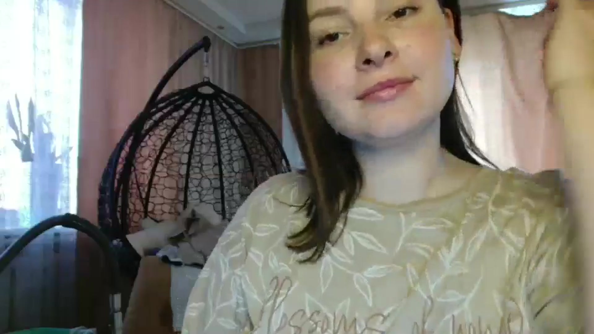 Gallery image thumbnail from MisssLove_is's myfreecams stream on, 06/02/2025, 16:14 image 17 of 20