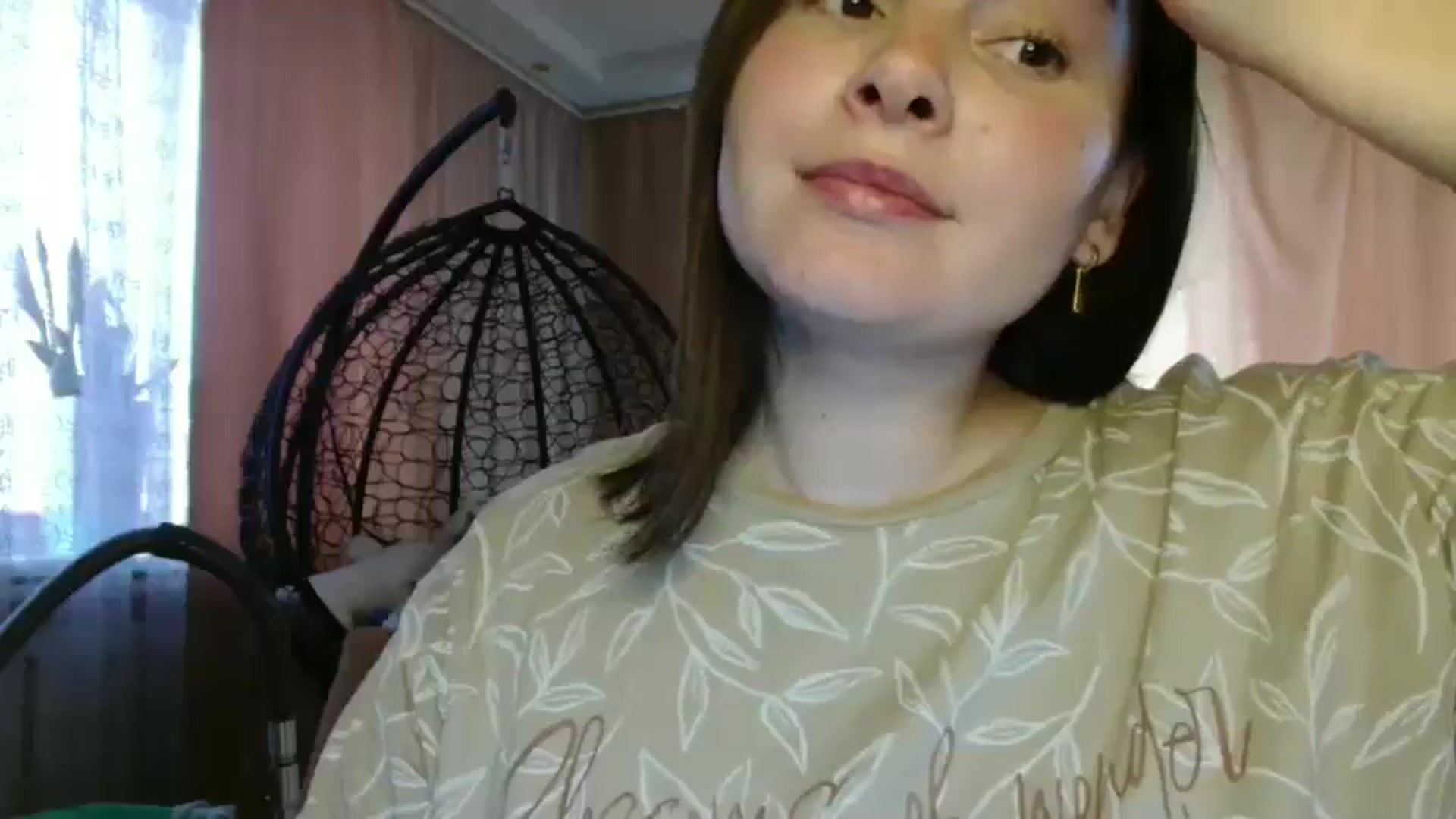 Gallery image thumbnail from MisssLove_is's myfreecams stream on, 06/02/2025, 16:14 image 18 of 20