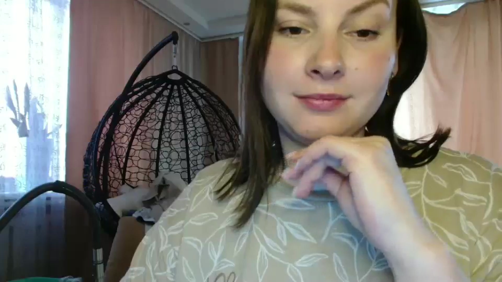 Gallery image thumbnail from MisssLove_is's myfreecams stream on, 06/02/2025, 16:14 image 16 of 20