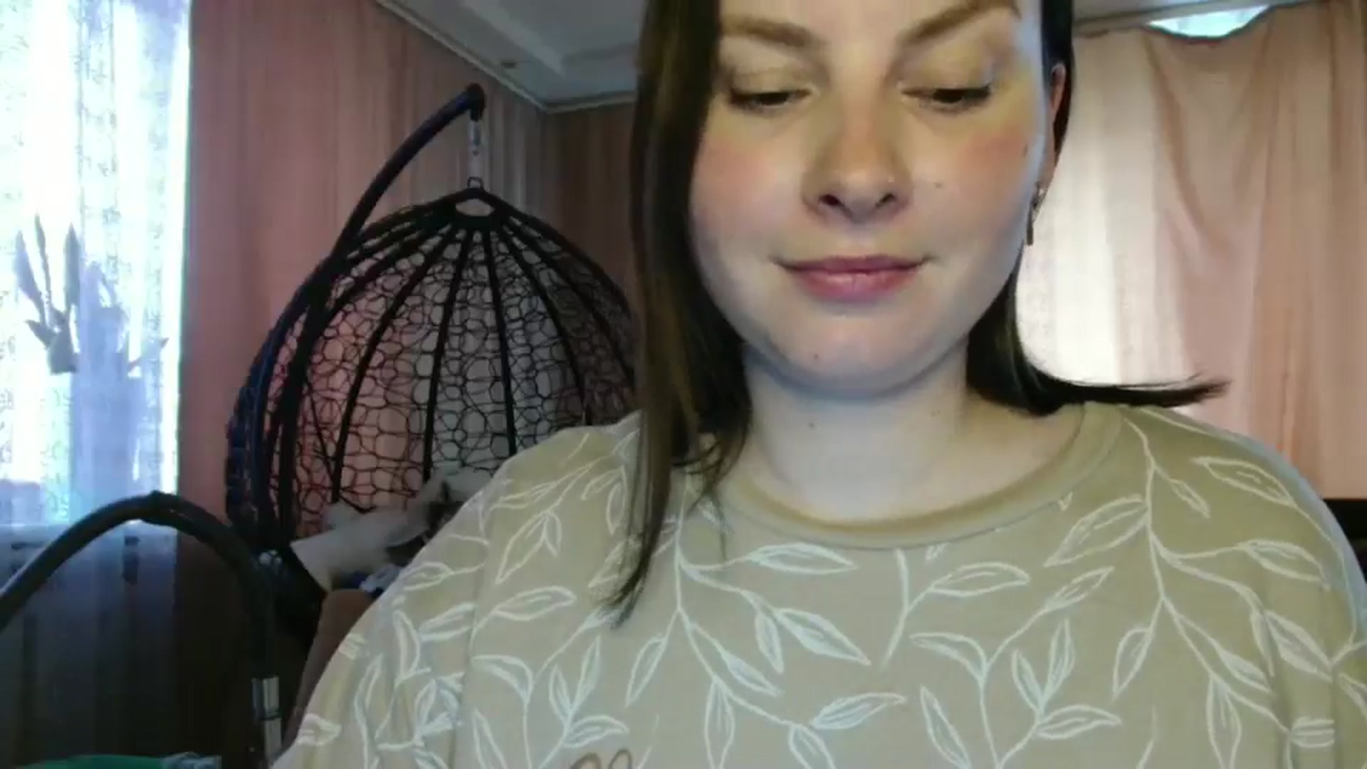 Gallery image thumbnail from MisssLove_is's myfreecams stream on, 06/02/2025, 16:14 image 15 of 20