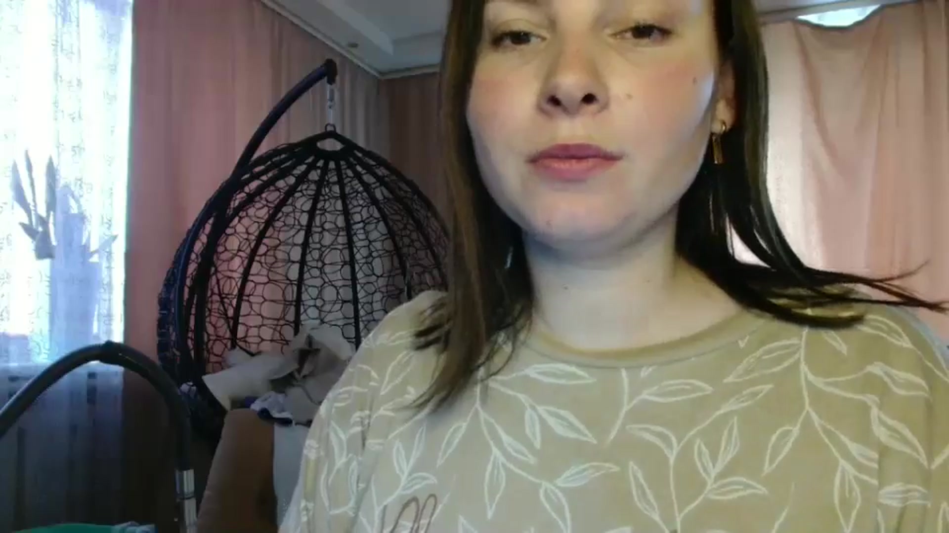 Gallery image thumbnail from MisssLove_is's myfreecams stream on, 06/02/2025, 16:14 image 13 of 20
