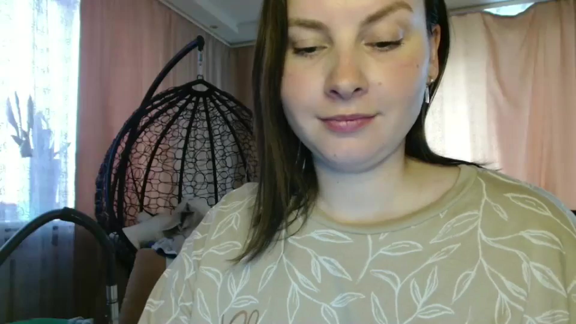 Gallery image thumbnail from MisssLove_is's myfreecams stream on, 06/02/2025, 16:14 image 14 of 20