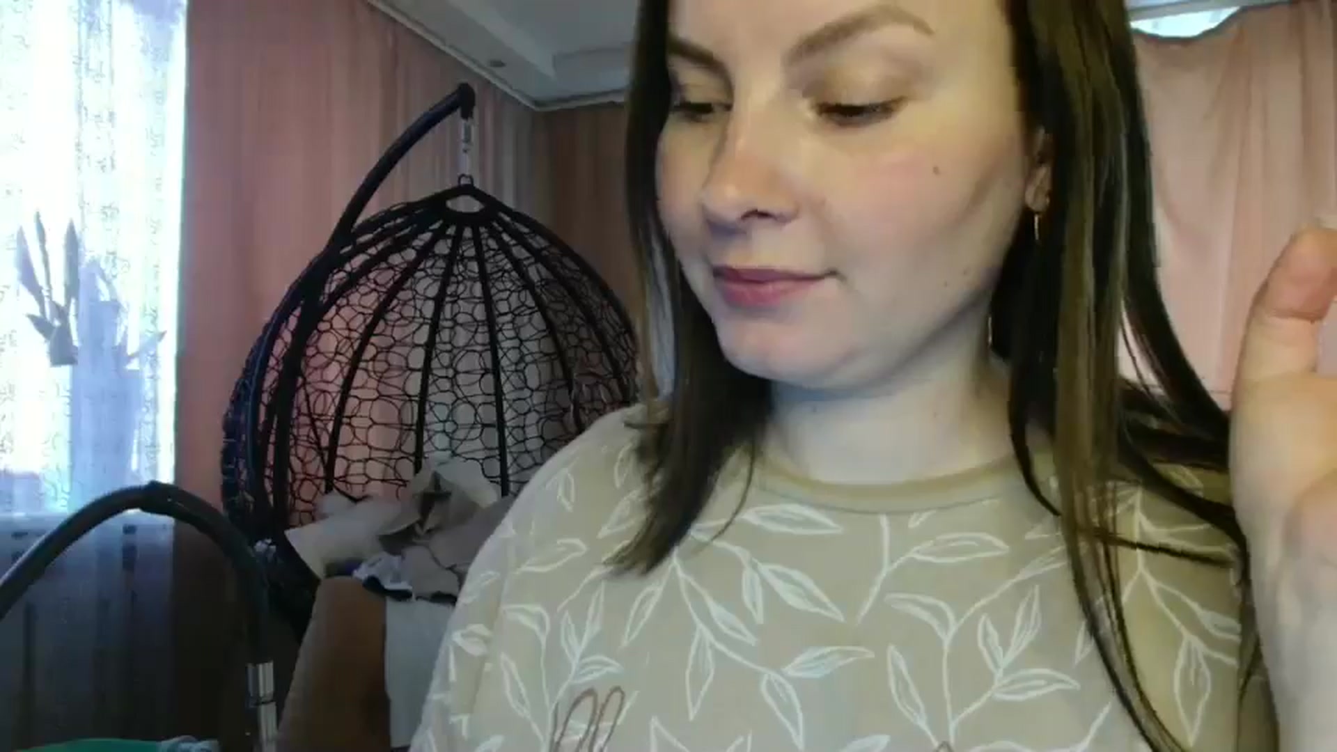 Gallery image thumbnail from MisssLove_is's myfreecams stream on, 06/02/2025, 16:14 image 12 of 20