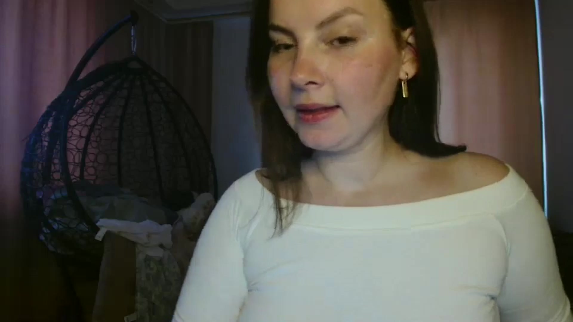 Gallery image thumbnail from MisssLove_is's myfreecams stream on, 06/24/2025, 17:12 image 14 of 20