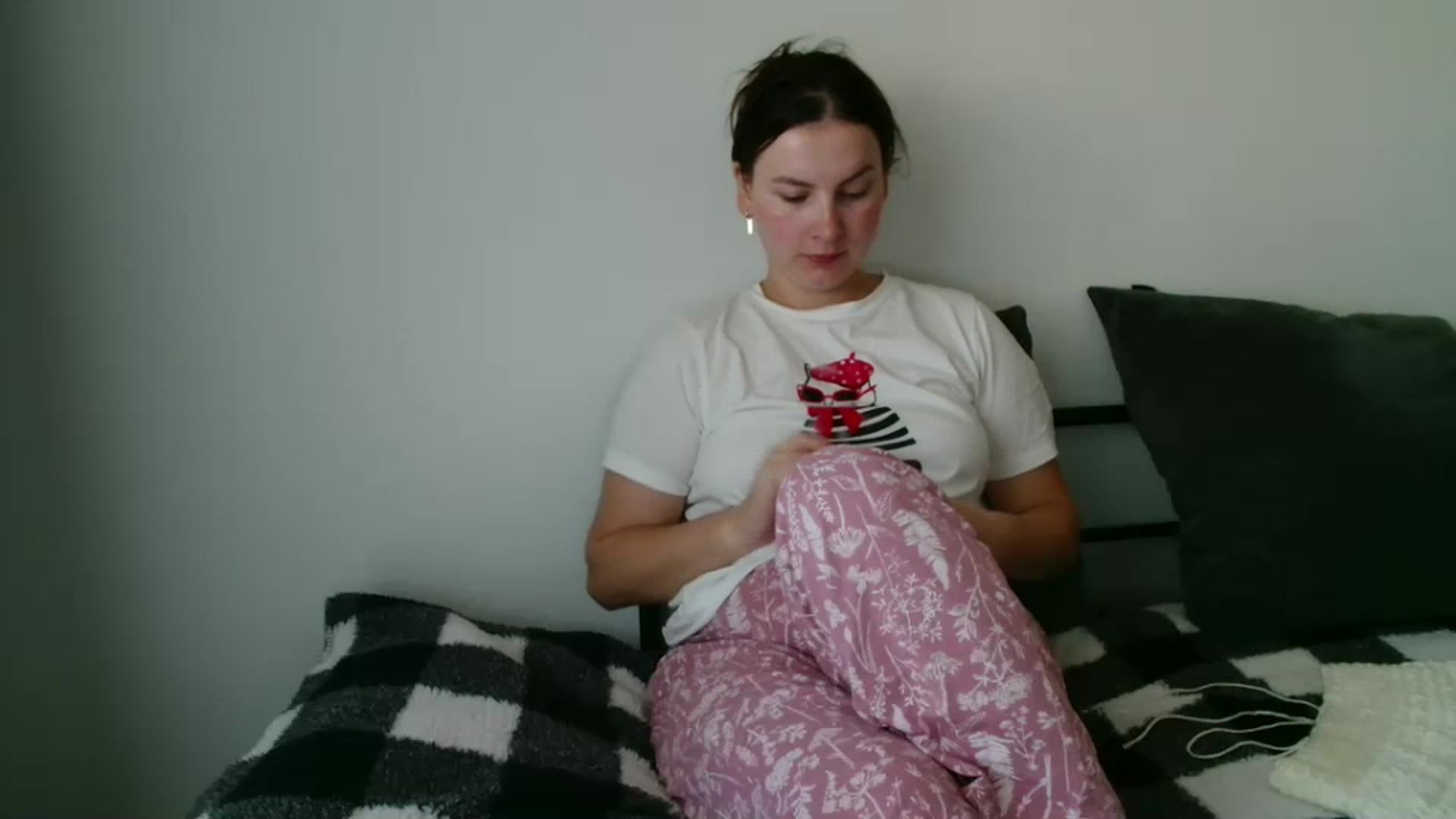 Gallery image thumbnail from MisssLove_is's myfreecams stream on, 09/16/2025, 13:04 image 18 of 20