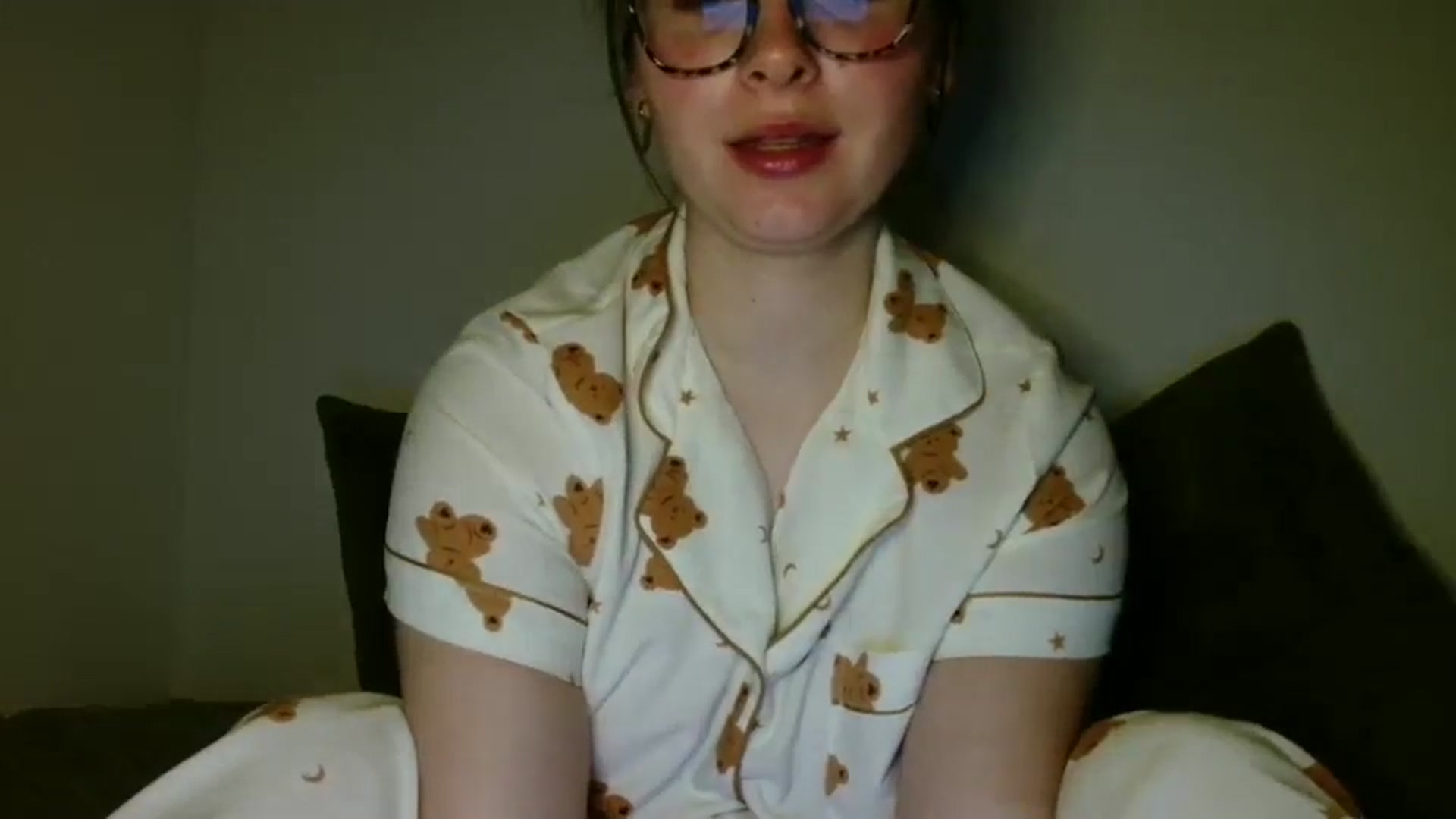 Gallery image thumbnail from MisssLove_is's myfreecams stream on, 12/16/2025, 10:31 image 6 of 20