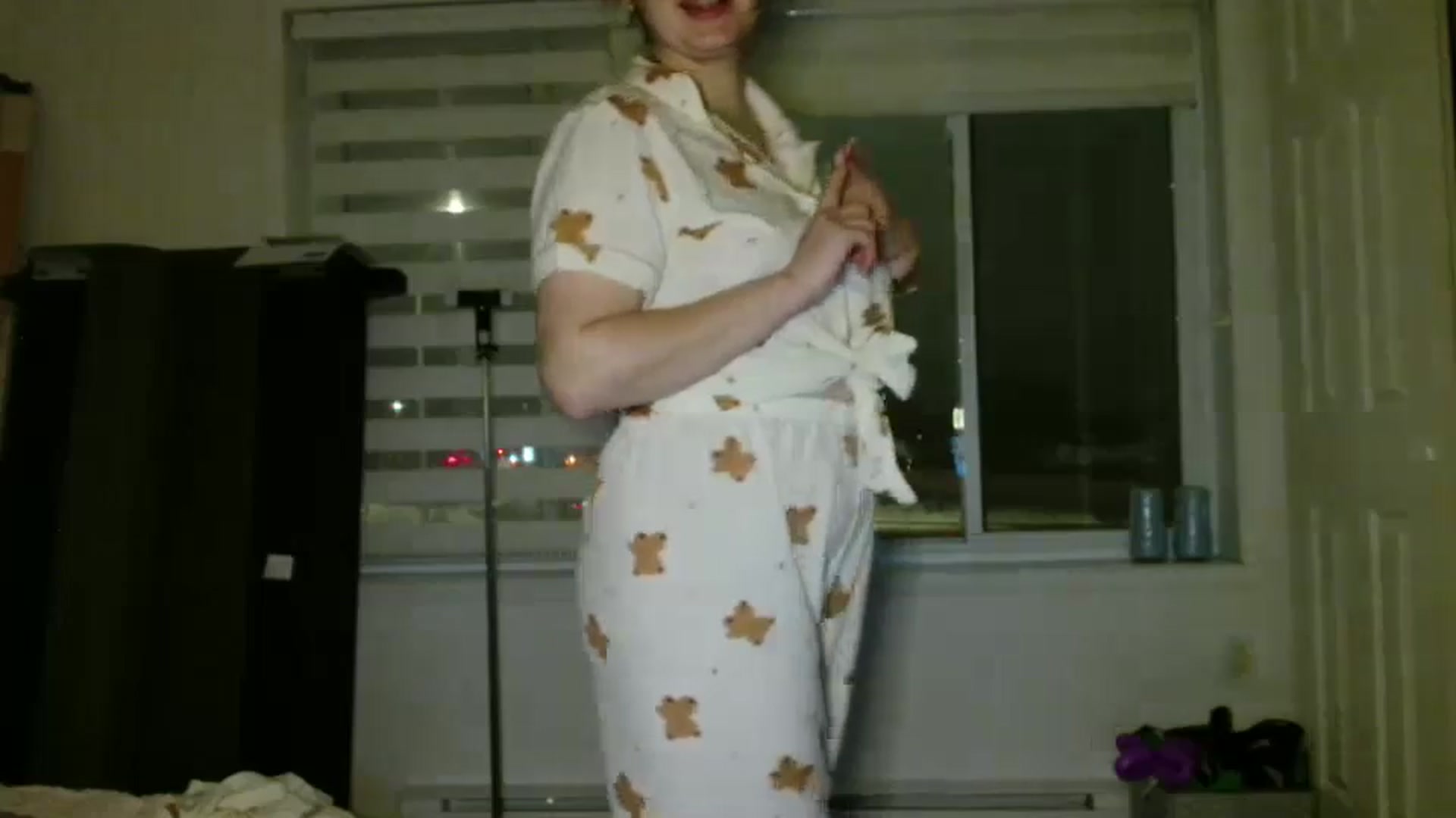 Gallery image thumbnail from MisssLove_is's myfreecams stream on, 12/16/2025, 10:31 image 18 of 20
