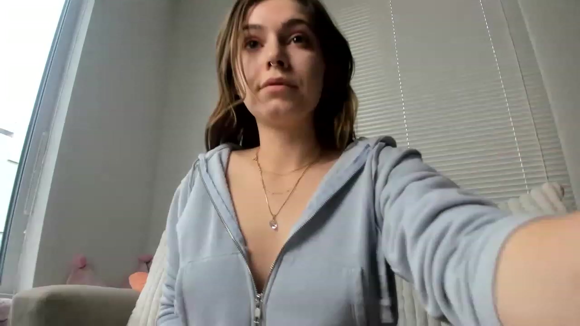 Gallery image thumbnail from MisssMolly420's myfreecams stream on, 01/01/2023, 18:40 image 12 of 20