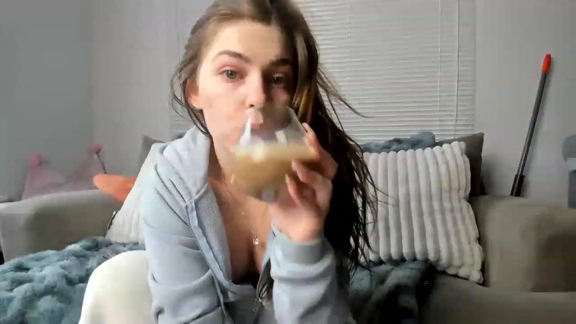 Gallery image thumbnail from MisssMolly420's myfreecams stream on, 01/01/2023, 18:40 image 2 of 20