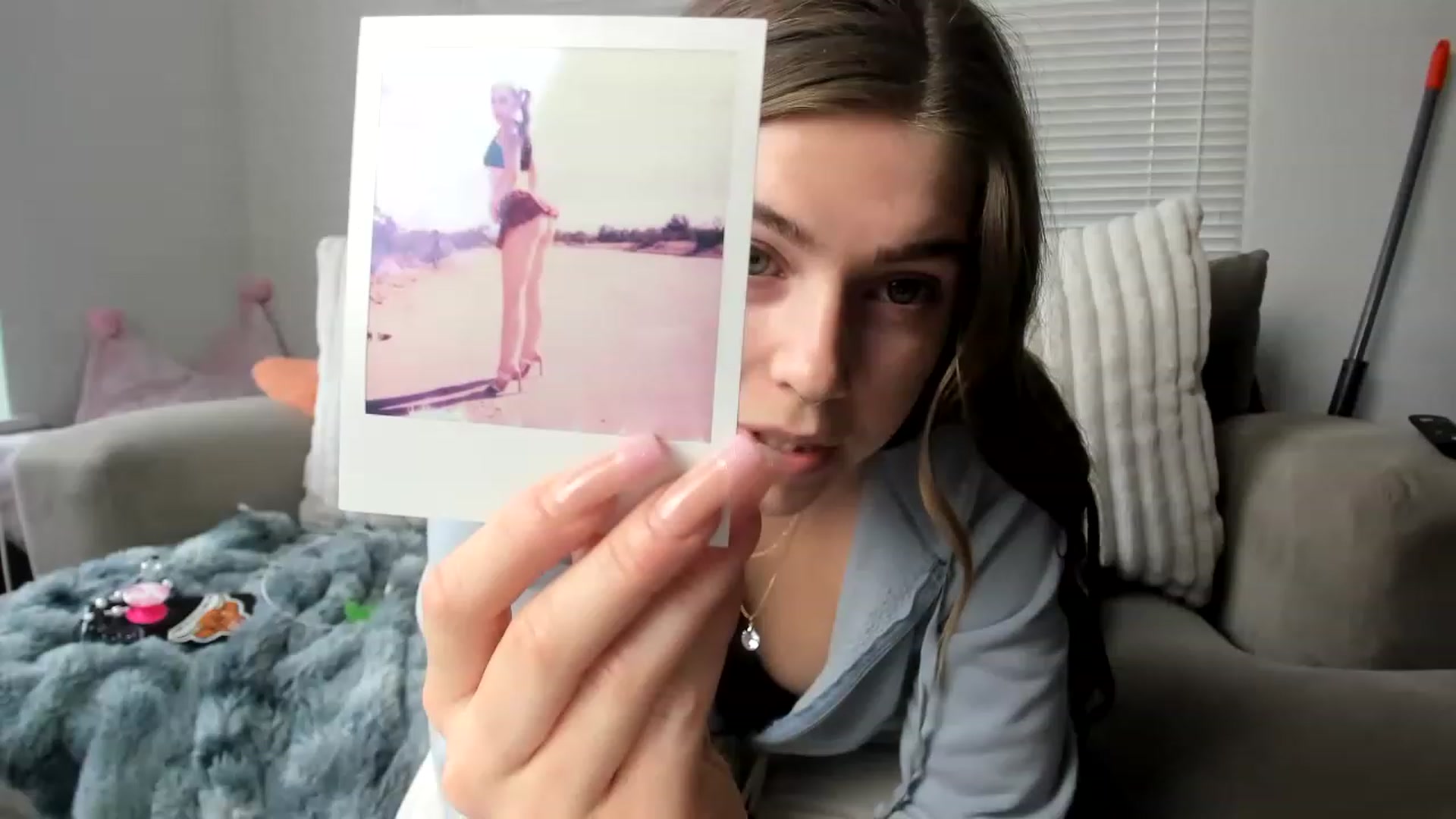 Gallery image thumbnail from MisssMolly420's myfreecams stream on, 01/01/2023, 18:40 image 7 of 20