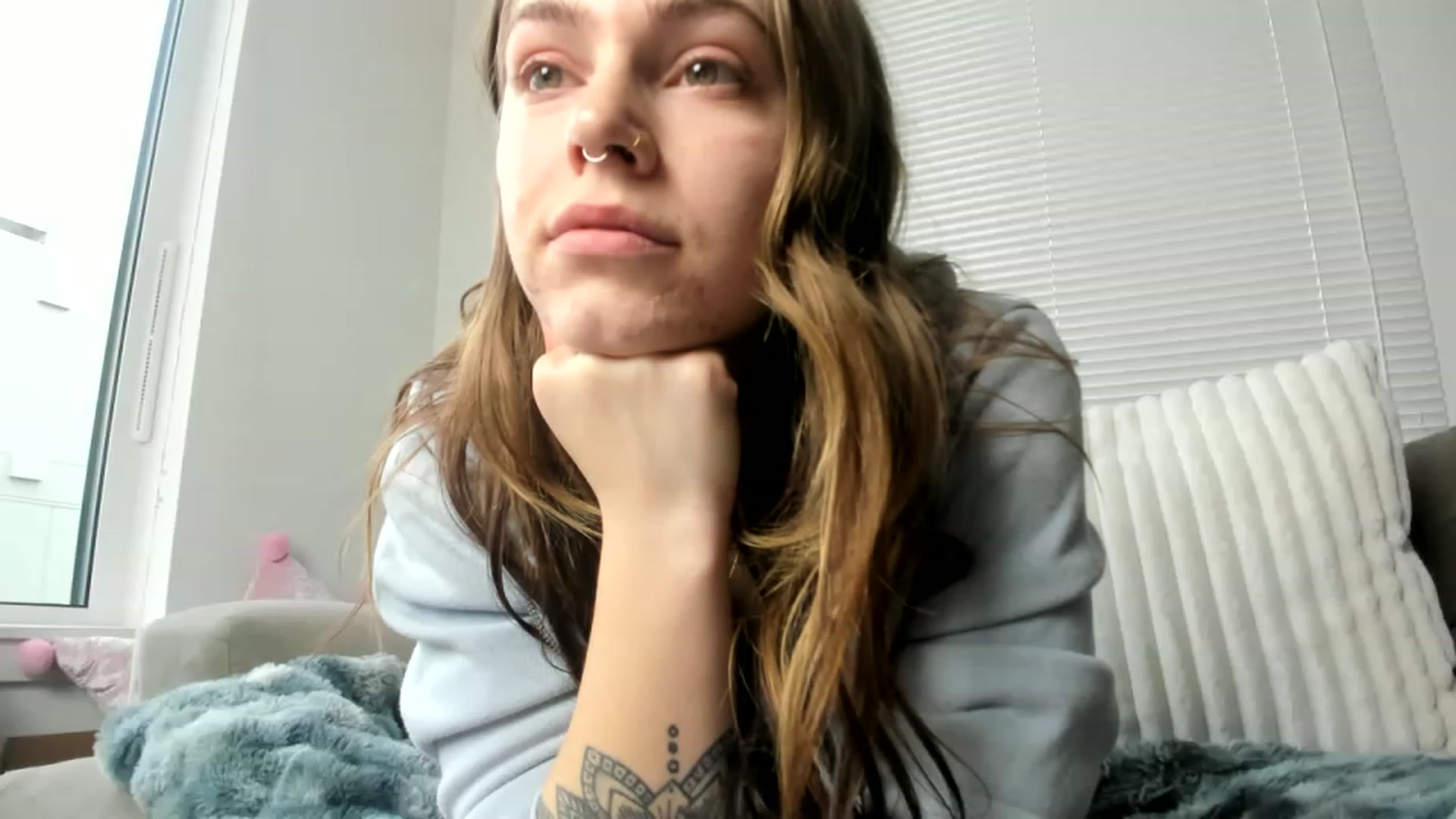 Gallery image thumbnail from MisssMolly420's myfreecams stream on, 01/01/2023, 18:58 image 1 of 20