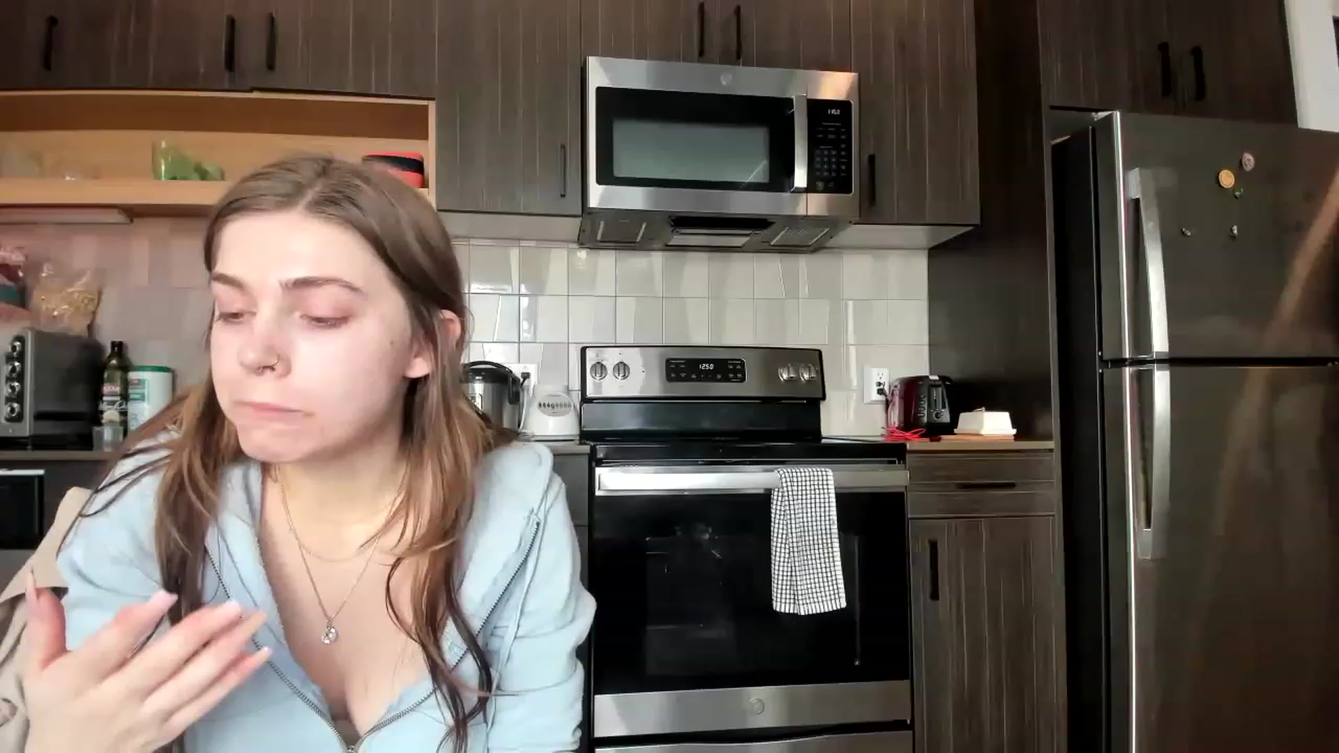 Gallery image thumbnail from MisssMolly420's myfreecams stream on, 01/01/2023, 20:43 image 12 of 20