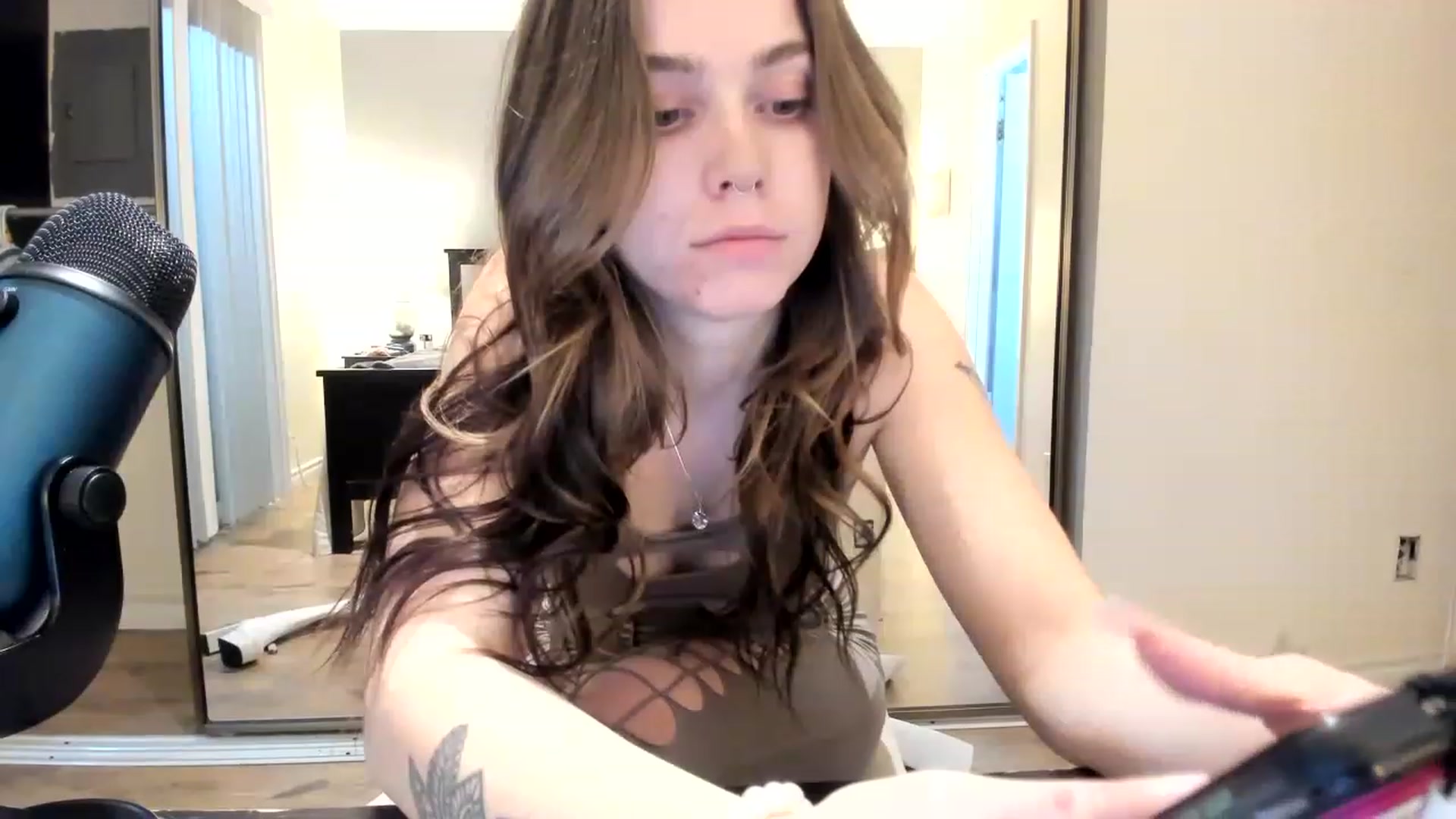 Gallery image thumbnail from MisssMolly420's myfreecams stream on, 01/10/2023, 02:13 image 13 of 20