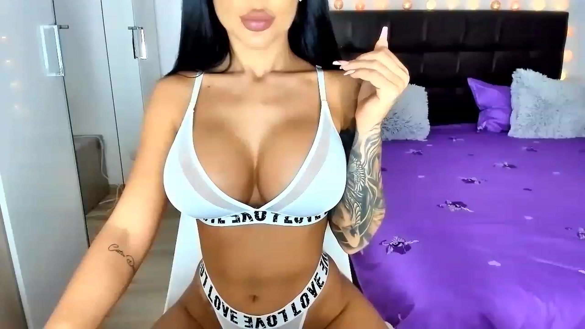 Gallery image thumbnail from Misssophiex's myfreecams stream on, 11/17/2022, 02:26 image 3 of 20