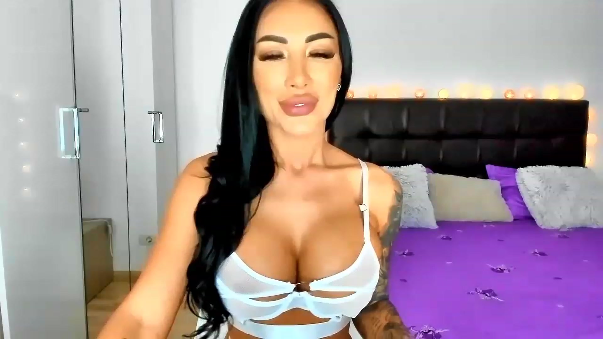 Gallery image thumbnail from Misssophiex's myfreecams stream on, 11/20/2022, 01:07 image 20 of 20