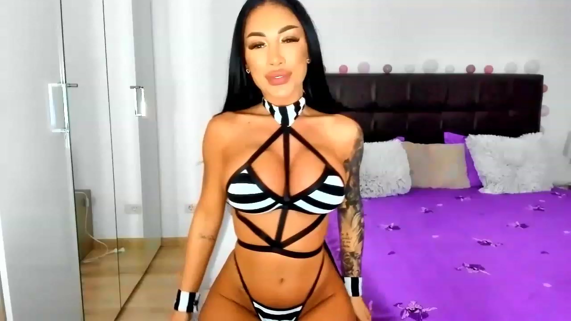 Gallery image thumbnail from Misssophiex's myfreecams stream on, 11/21/2022, 22:14 image 3 of 20