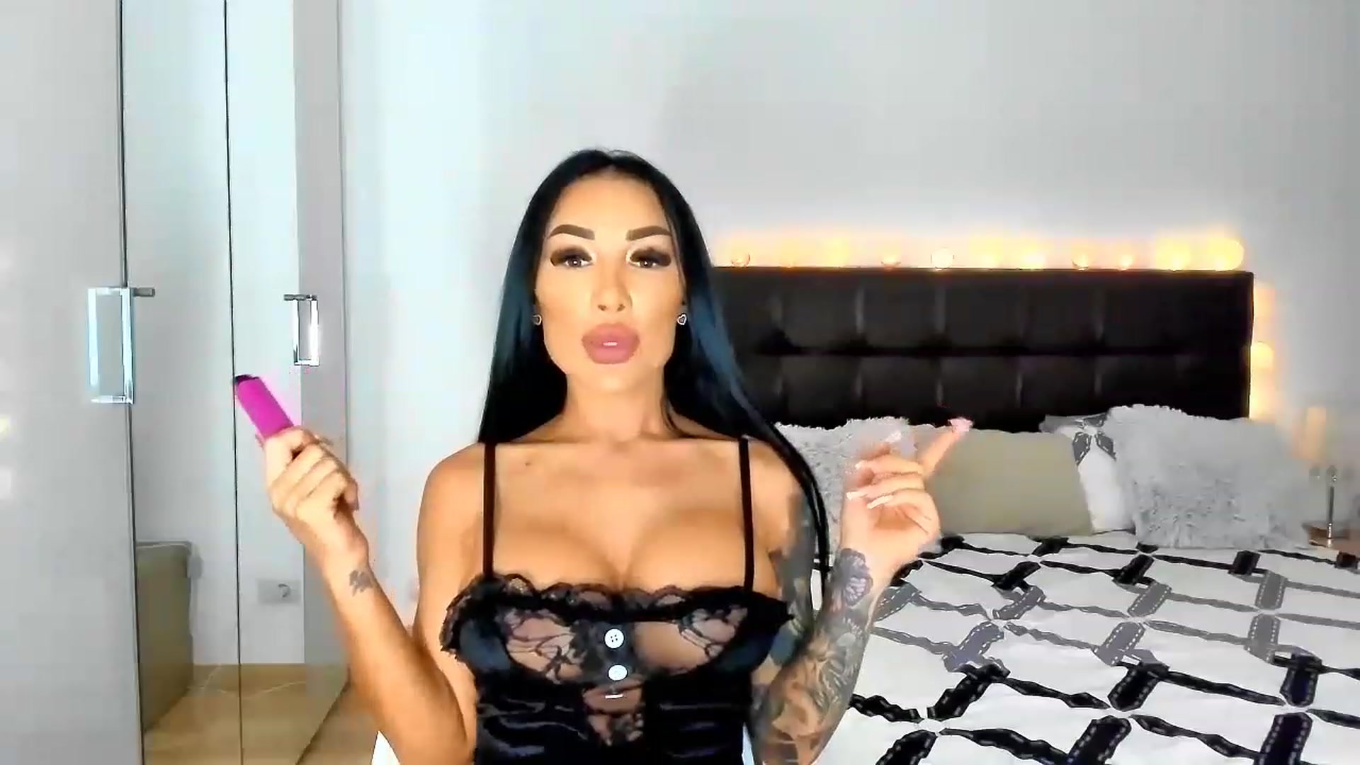 Gallery image thumbnail from Misssophiex's myfreecams stream on, 11/27/2022, 23:26 image 20 of 20