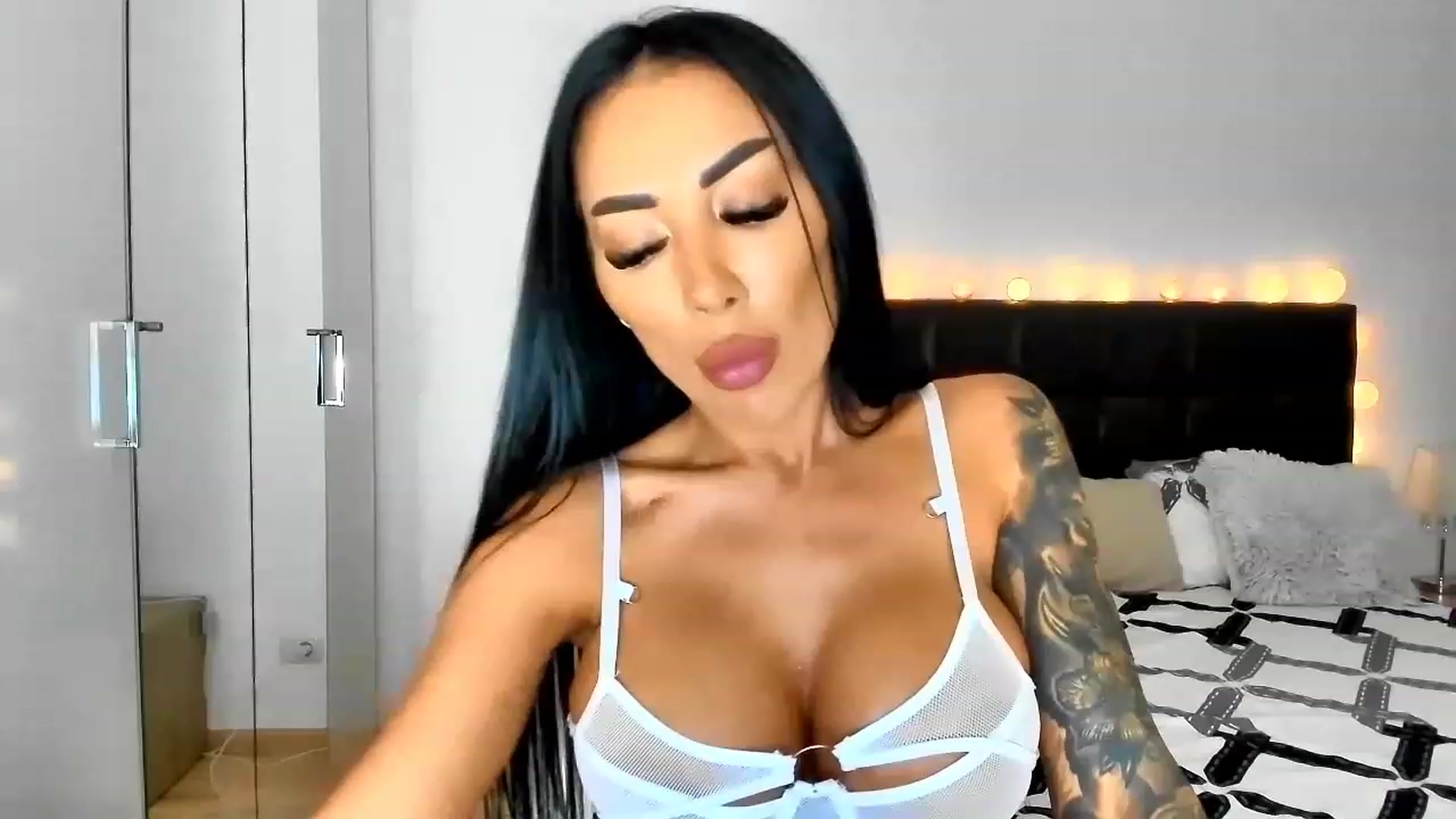 Gallery image thumbnail from Misssophiex's myfreecams stream on, 11/27/2022, 23:26 image 7 of 20