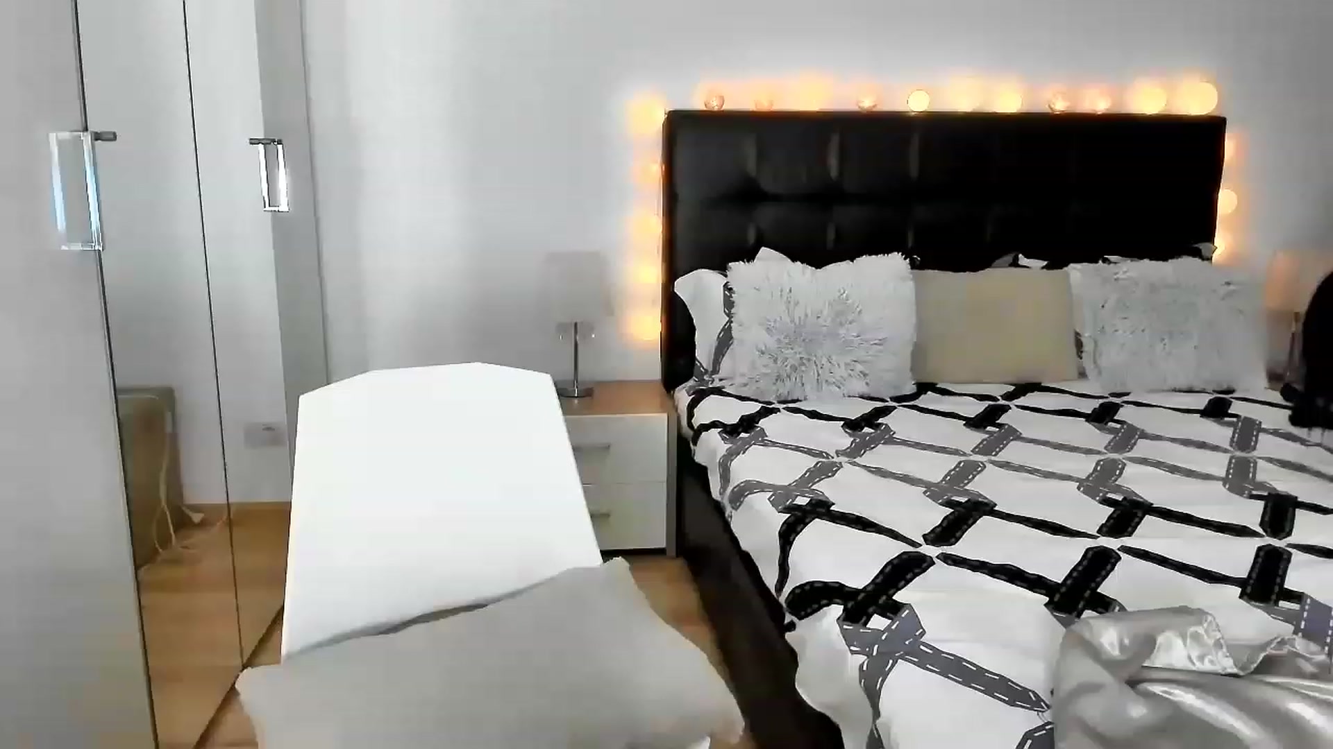 Gallery image thumbnail from Misssophiex's myfreecams stream on, 11/28/2022, 17:14 image 17 of 20