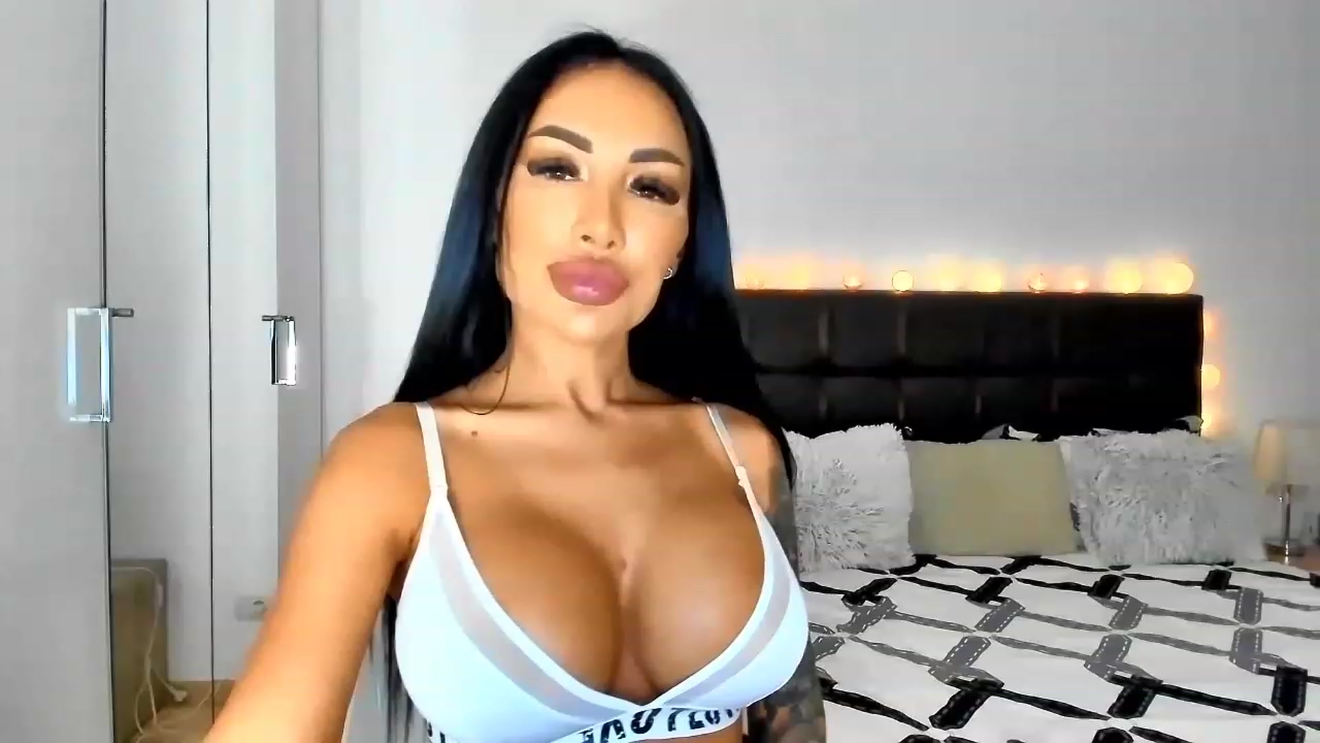 Gallery image thumbnail from Misssophiex's myfreecams stream on, 11/28/2022, 17:14 image 19 of 20