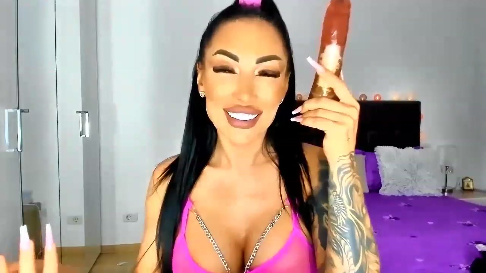 Gallery image thumbnail from Misssophiex's myfreecams stream on, 12/12/2022, 24:13 image 12 of 20