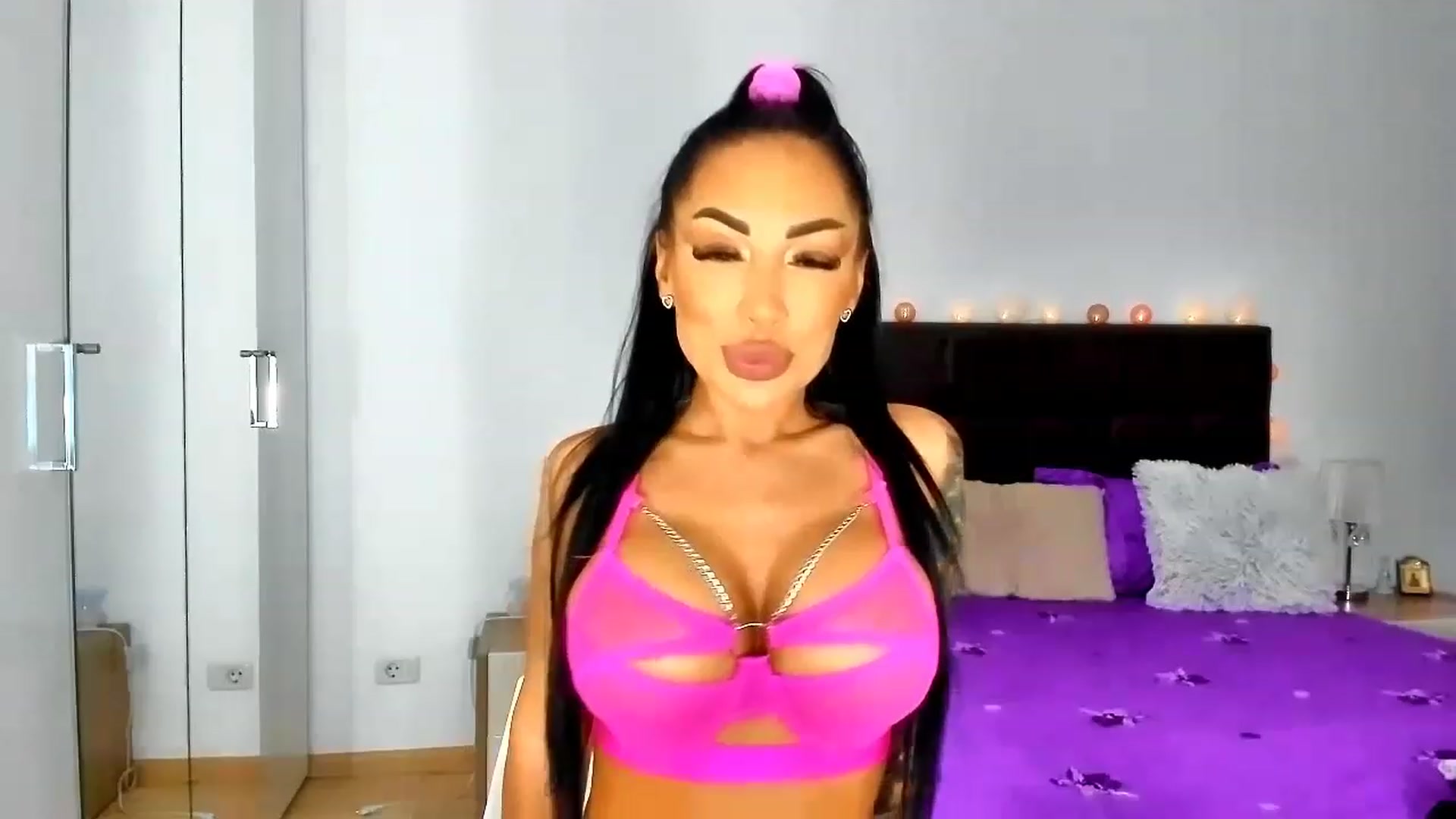 Gallery image thumbnail from Misssophiex's myfreecams stream on, 12/12/2022, 24:13 image 9 of 20