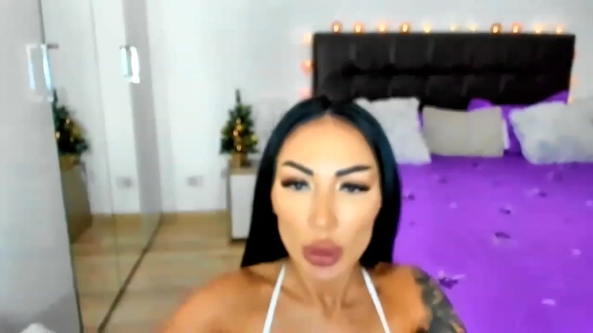 Gallery image thumbnail from Misssophiex's myfreecams stream on, 12/18/2022, 24:02 image 4 of 20