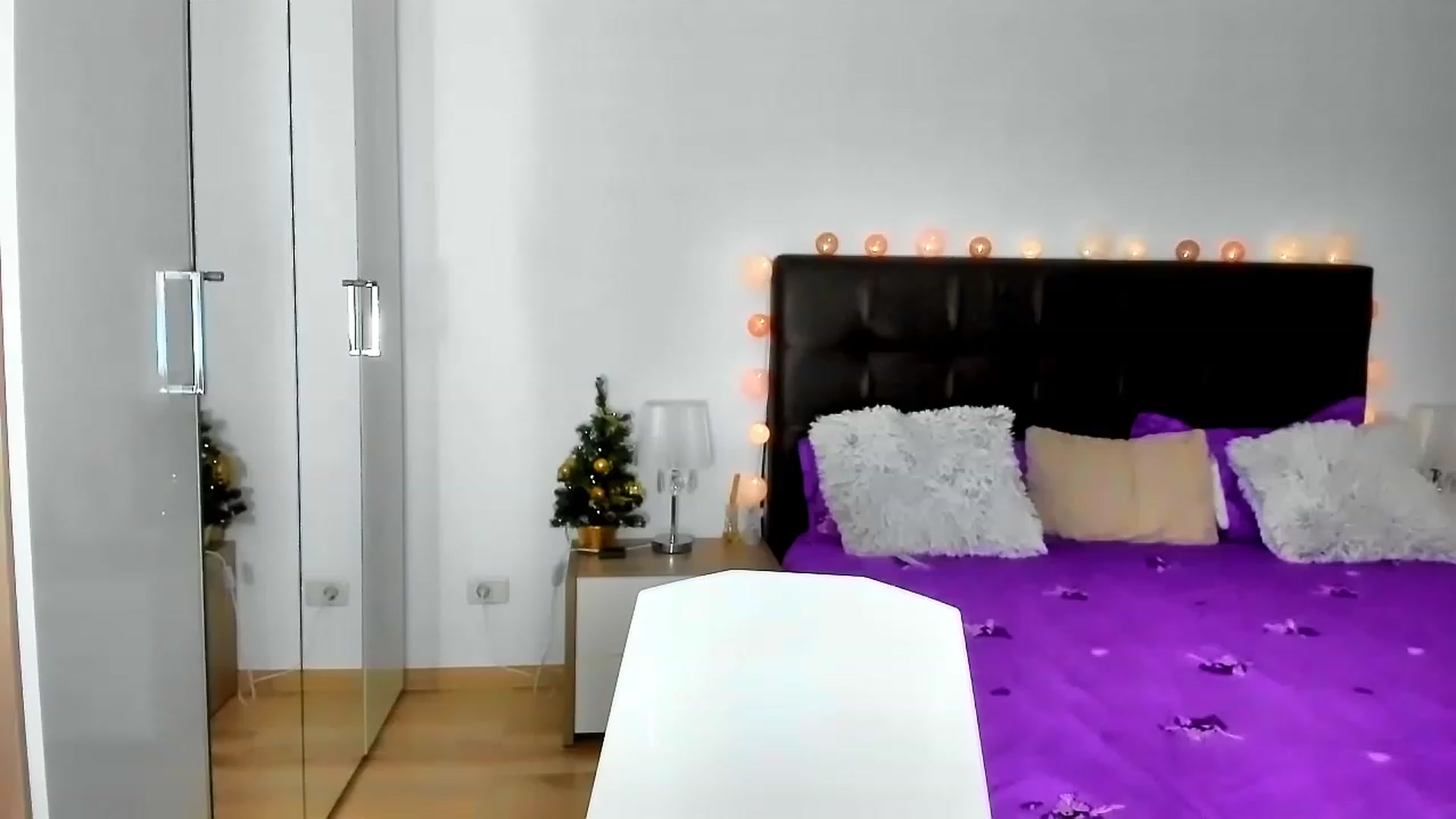 Gallery image thumbnail from Misssophiex's myfreecams stream on, 12/18/2022, 24:02 image 19 of 20