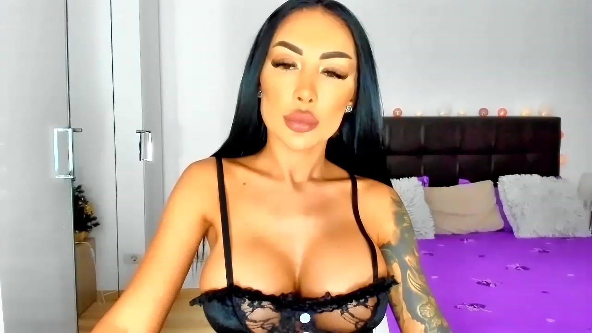 Gallery image thumbnail from Misssophiex's myfreecams stream on, 12/18/2022, 23:38 image 9 of 20