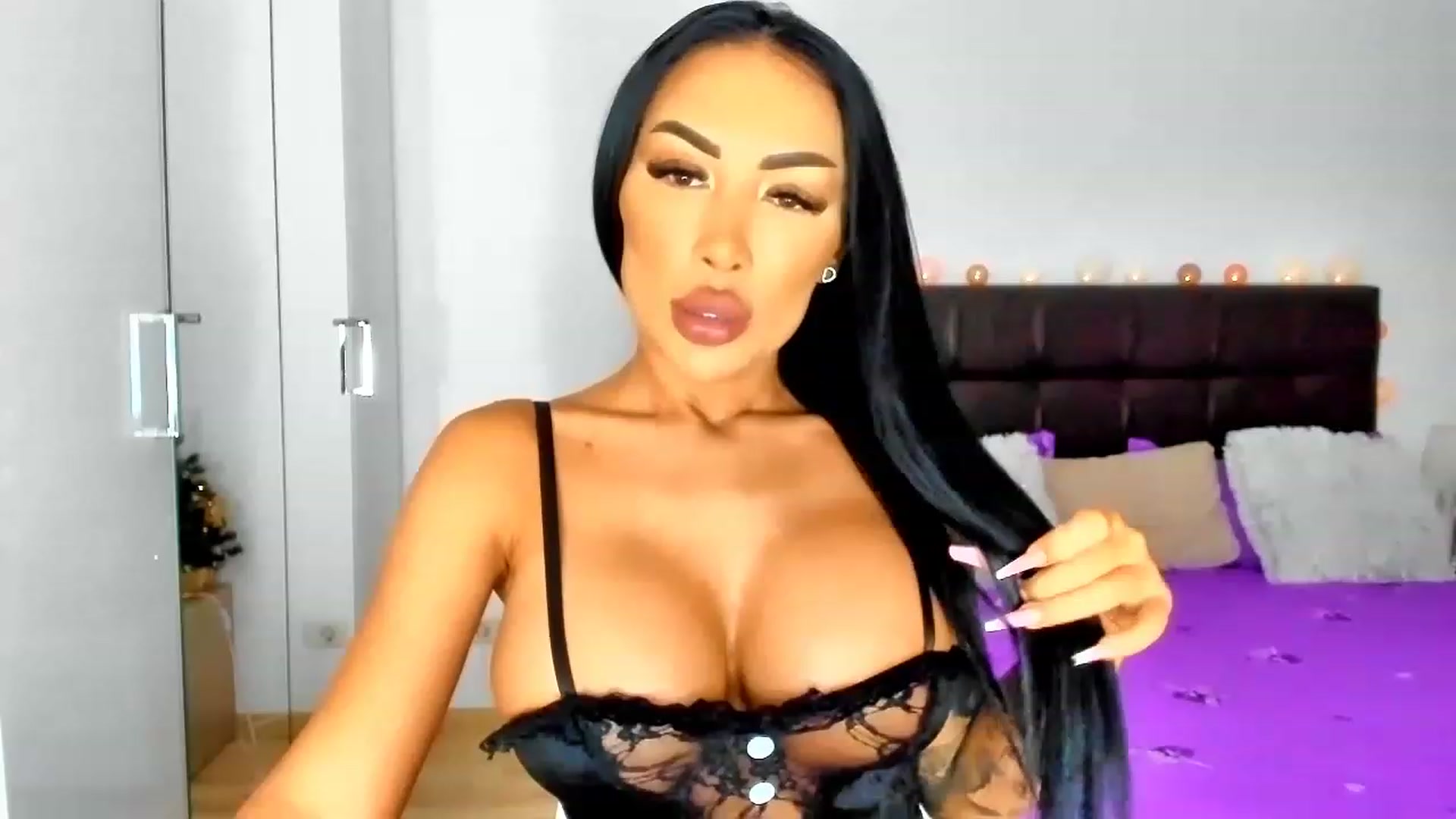 Gallery image thumbnail from Misssophiex's myfreecams stream on, 12/18/2022, 23:38 image 6 of 20