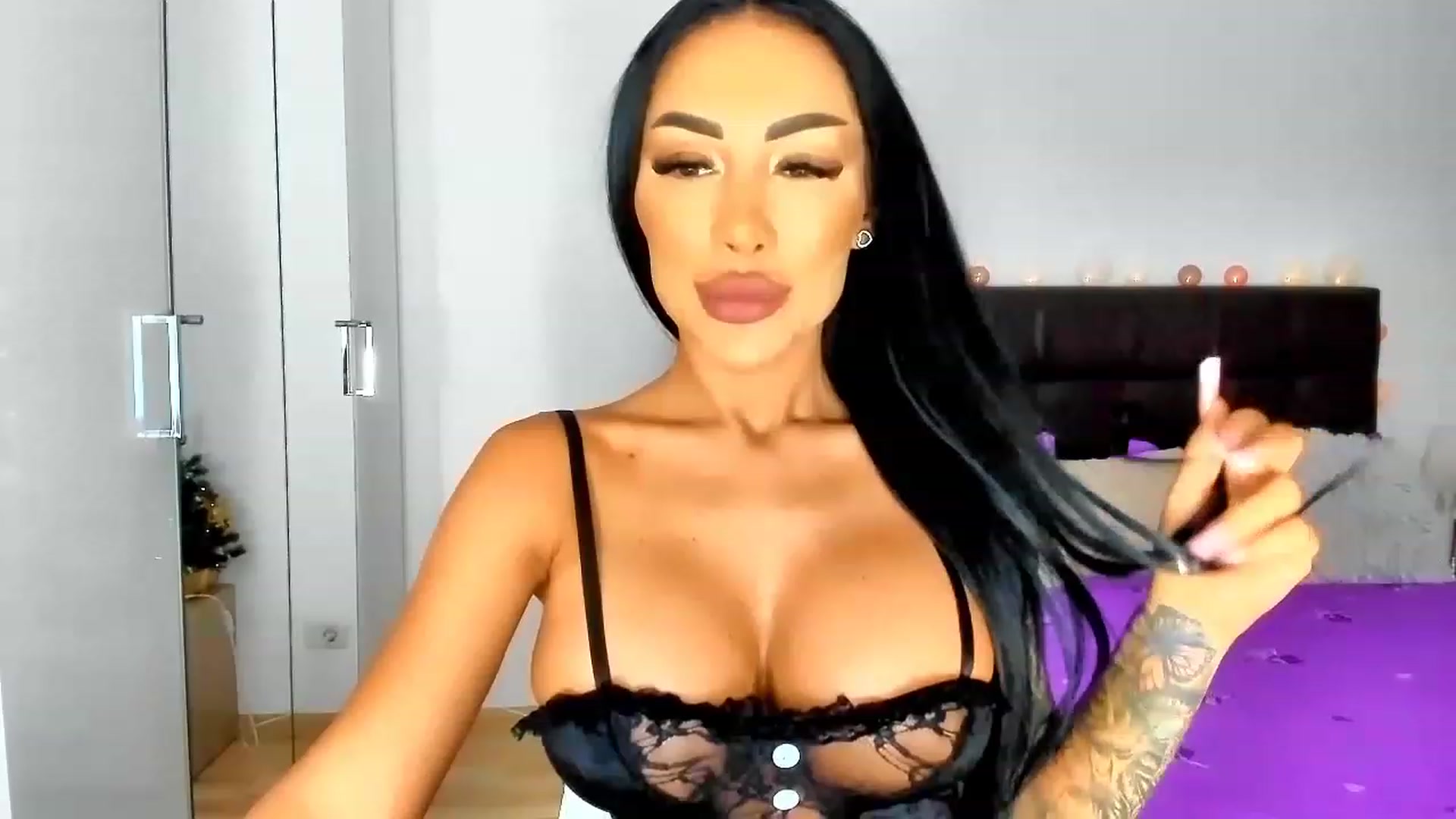 Gallery image thumbnail from Misssophiex's myfreecams stream on, 12/18/2022, 23:38 image 17 of 20