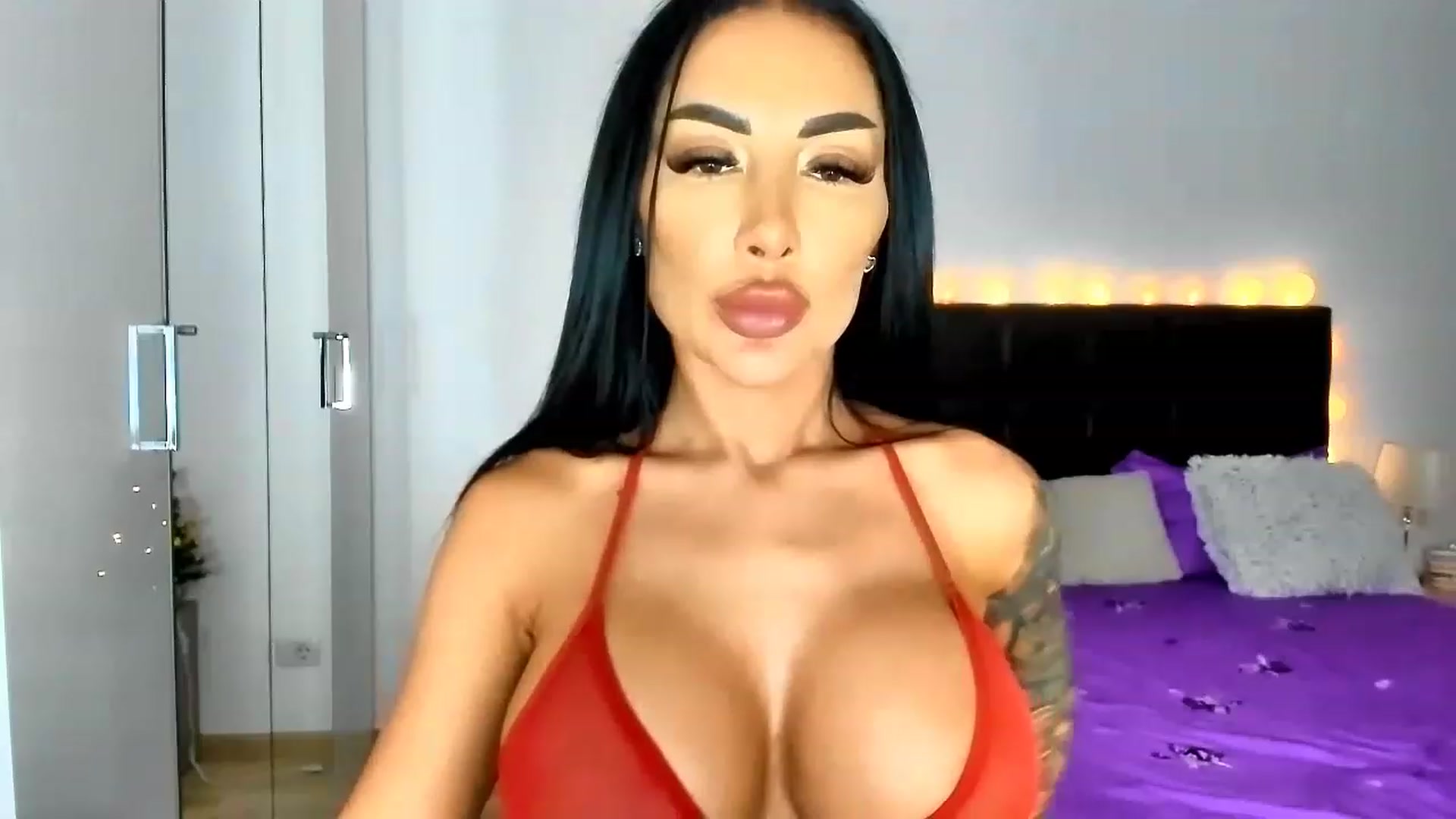 Gallery image thumbnail from Misssophiex's myfreecams stream on, 12/20/2022, 01:20 image 10 of 20