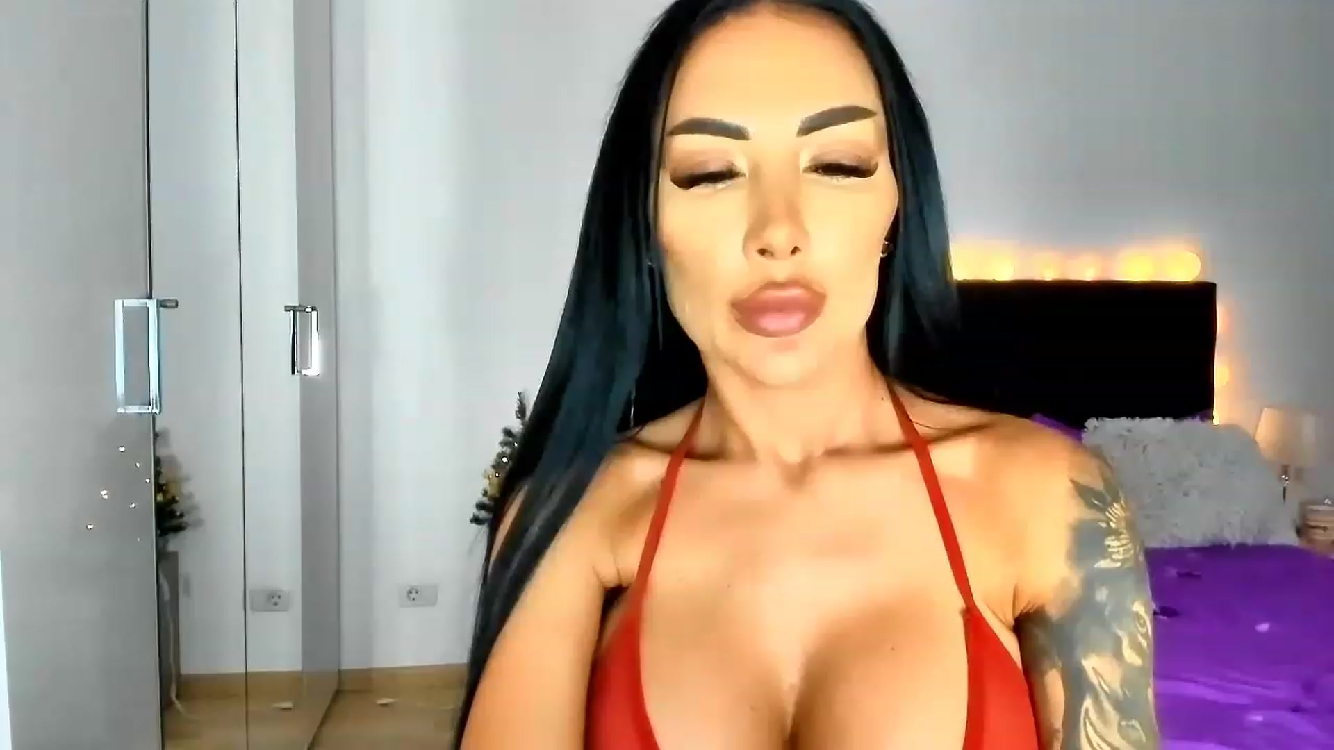 Gallery image thumbnail from Misssophiex's myfreecams stream on, 12/20/2022, 01:32 image 6 of 20