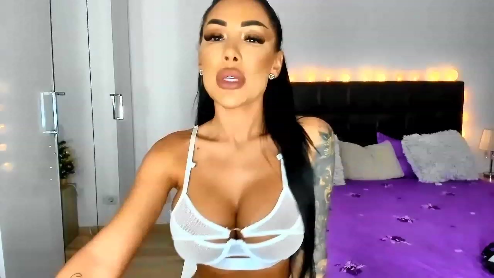 Gallery image thumbnail from Misssophiex's myfreecams stream on, 12/20/2022, 22:41 image 19 of 20