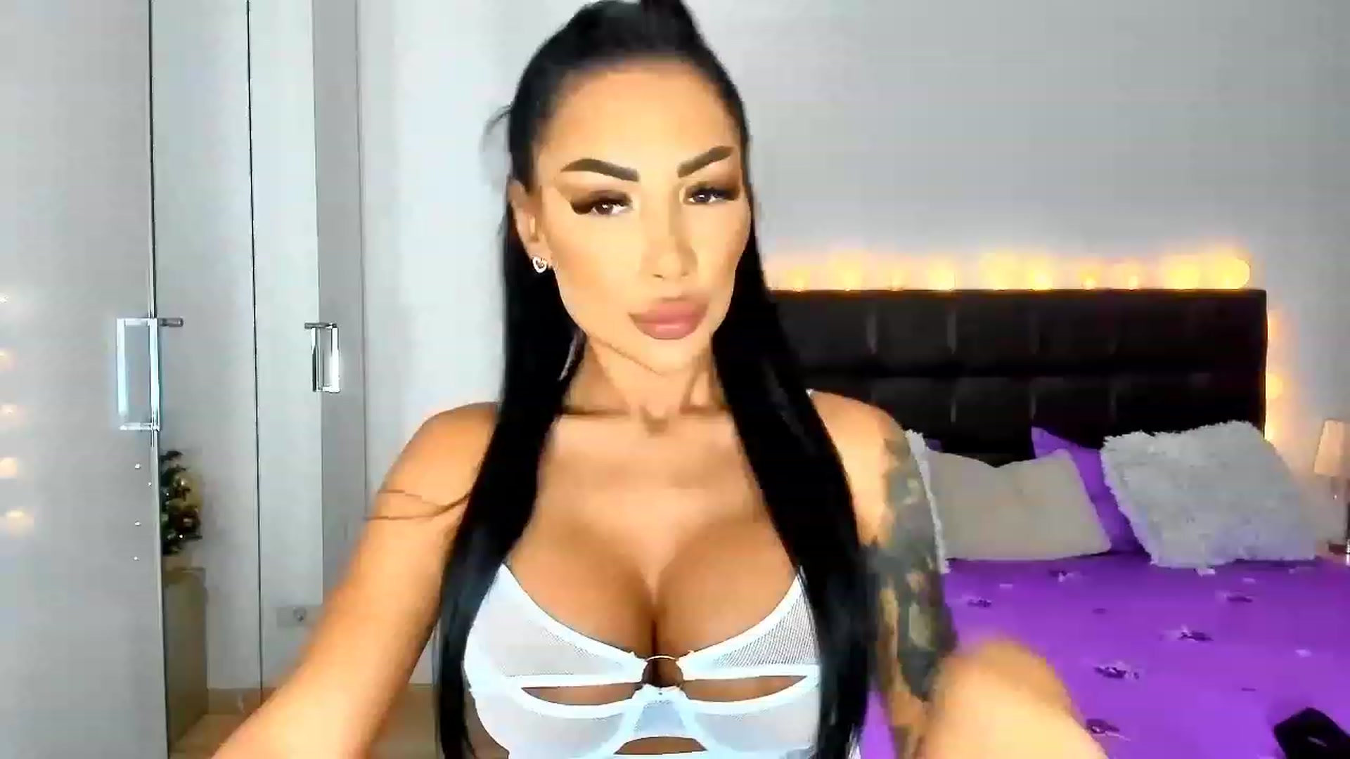 Gallery image thumbnail from Misssophiex's myfreecams stream on, 12/20/2022, 22:41 image 4 of 20